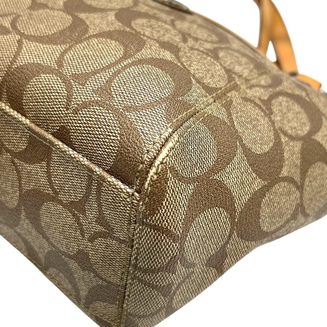 美品 コーチ COACH シグネチャー F20561 2WAY トートバッグ ショルダーバッグ ハンドバッグ 斜め掛け可 PVC レザー 本革 ベージュ ブラウン 茶 ロゴプレート レディース 軽量 撥水 肩掛け キャリーオール 鞄 カバン 通勤 通学 s85