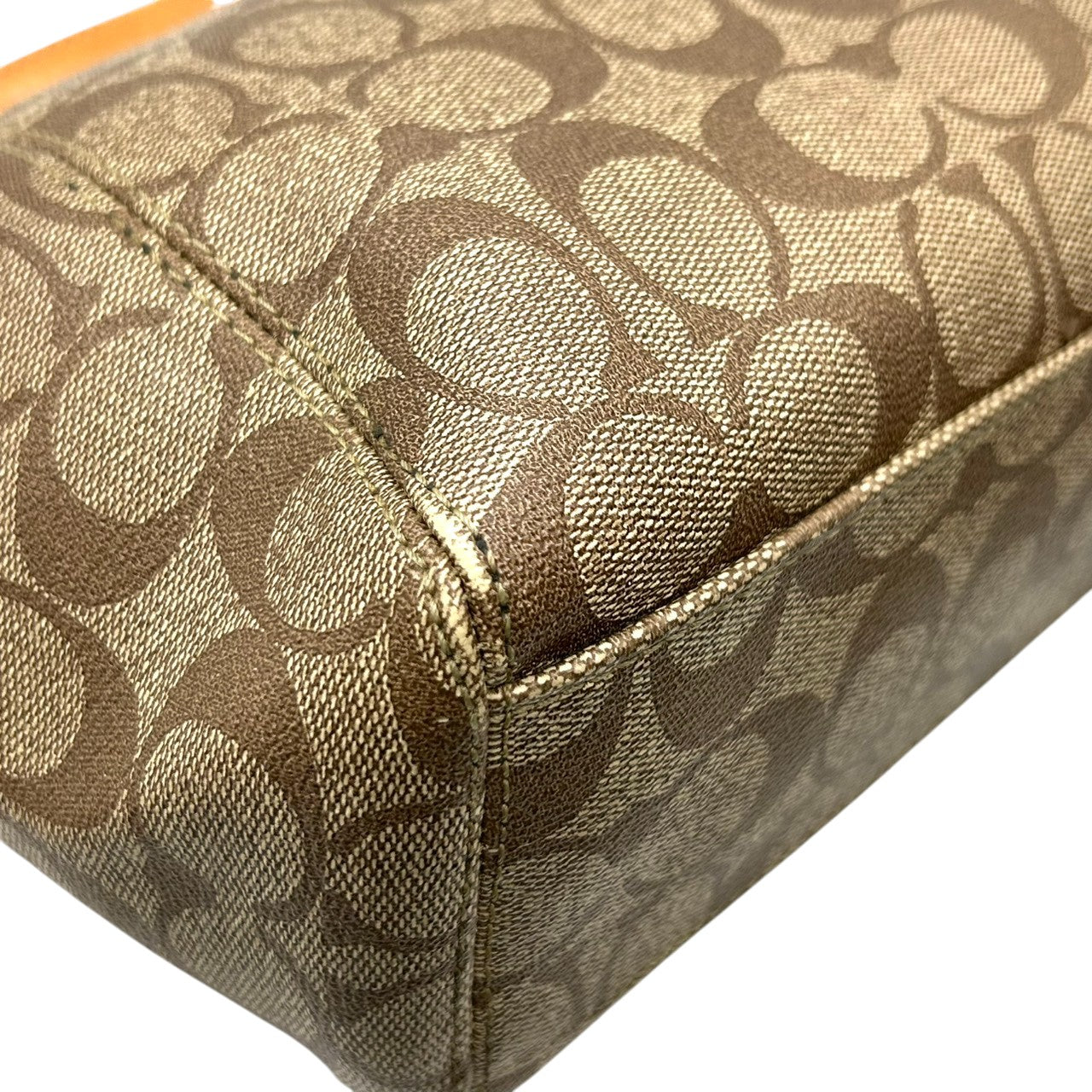 美品 コーチ COACH シグネチャー F20561 2WAY トートバッグ ショルダーバッグ ハンドバッグ 斜め掛け可 PVC レザー 本革 ベージュ ブラウン 茶 ロゴプレート レディース 軽量 撥水 肩掛け キャリーオール 鞄 カバン 通勤 通学 s85