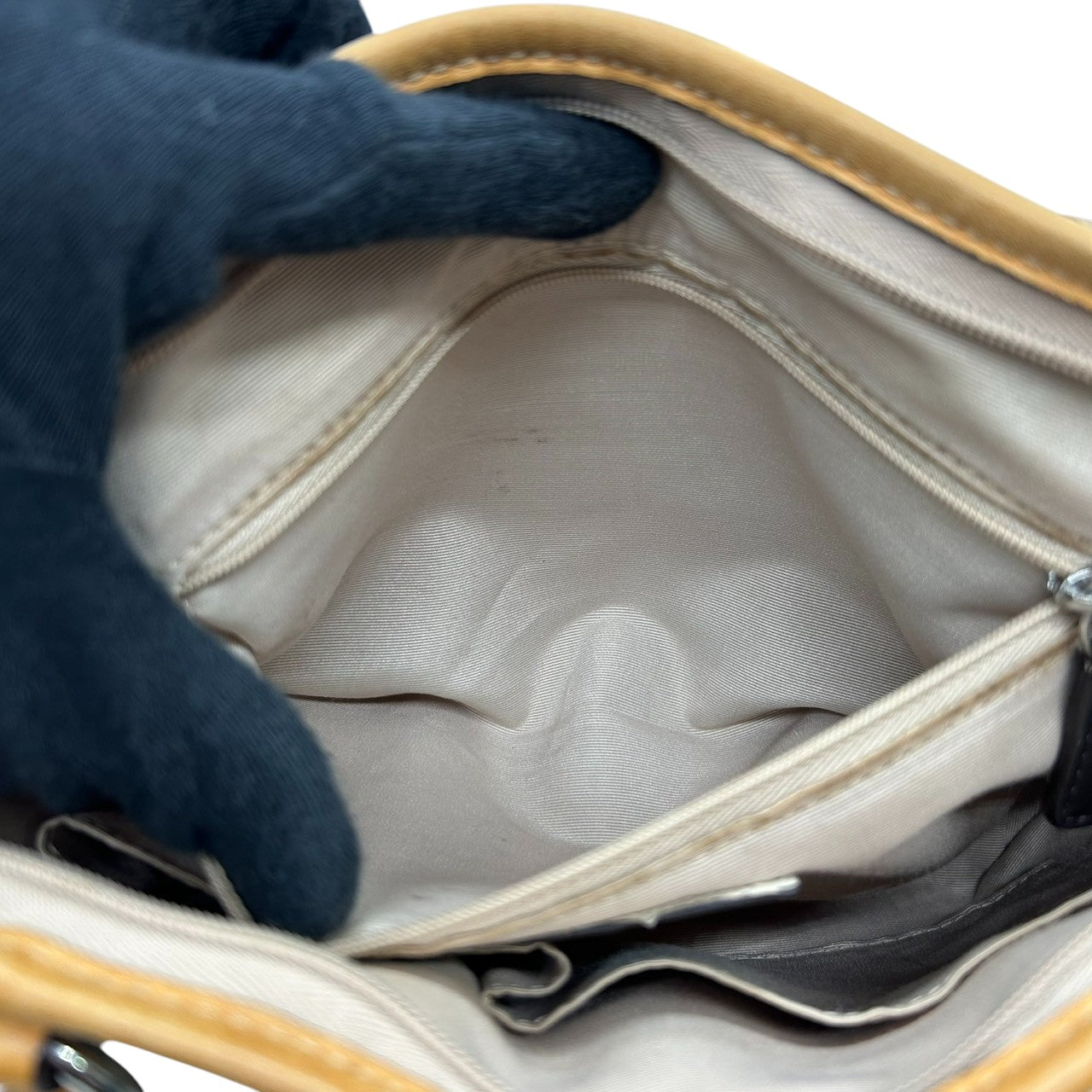 美品 コーチ COACH シグネチャー F20561 2WAY トートバッグ ショルダーバッグ ハンドバッグ 斜め掛け可 PVC レザー 本革 ベージュ ブラウン 茶 ロゴプレート レディース 軽量 撥水 肩掛け キャリーオール 鞄 カバン 通勤 通学 s85