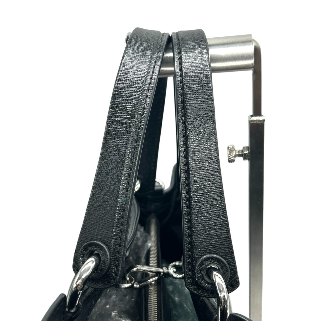 美品 エンポリオアルマーニ EMPORIO ARMANI トートバッグ ショルダーバッグ 2WAY 斜め掛け可 PVC サフィアーノ調 ブラック 黒 ロゴ A4収納可 自立可 ビジネス 通勤 通学 レディース 鞄 カバン 社外ストラップ s90