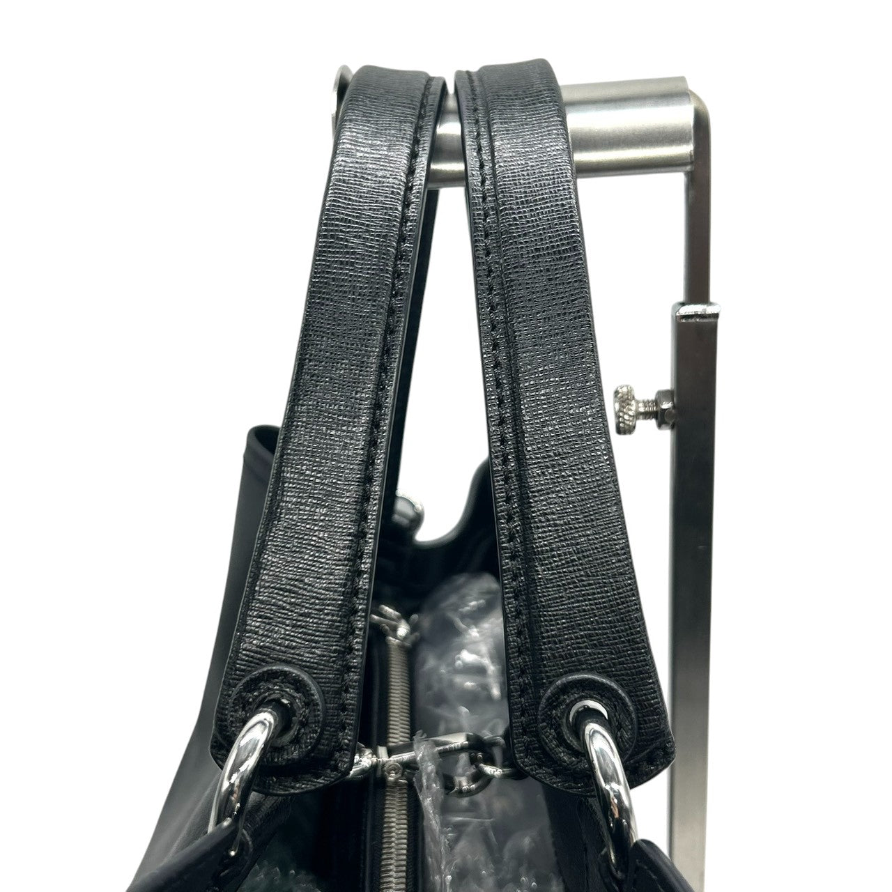 美品 エンポリオアルマーニ EMPORIO ARMANI トートバッグ ショルダーバッグ 2WAY 斜め掛け可 PVC サフィアーノ調 ブラック 黒 ロゴ A4収納可 自立可 ビジネス 通勤 通学 レディース 鞄 カバン 社外ストラップ s90