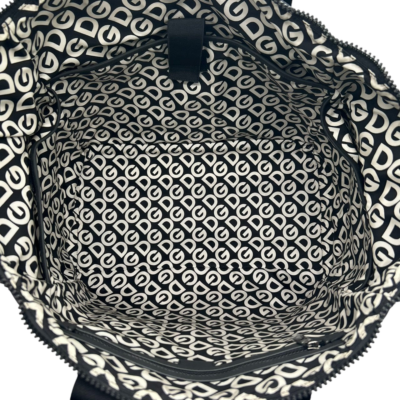 美品 ドルチェアンドガッバーナ Dolce & Gabbana トートバッグ ボストンバッグ 2WAY 斜め掛け可 ナイロン ブラック 黒 DGロゴ ラバーロゴ 大容量 旅行 トラベル ジム メンズ ユニセックス 肩掛け 鞄 カバン X3