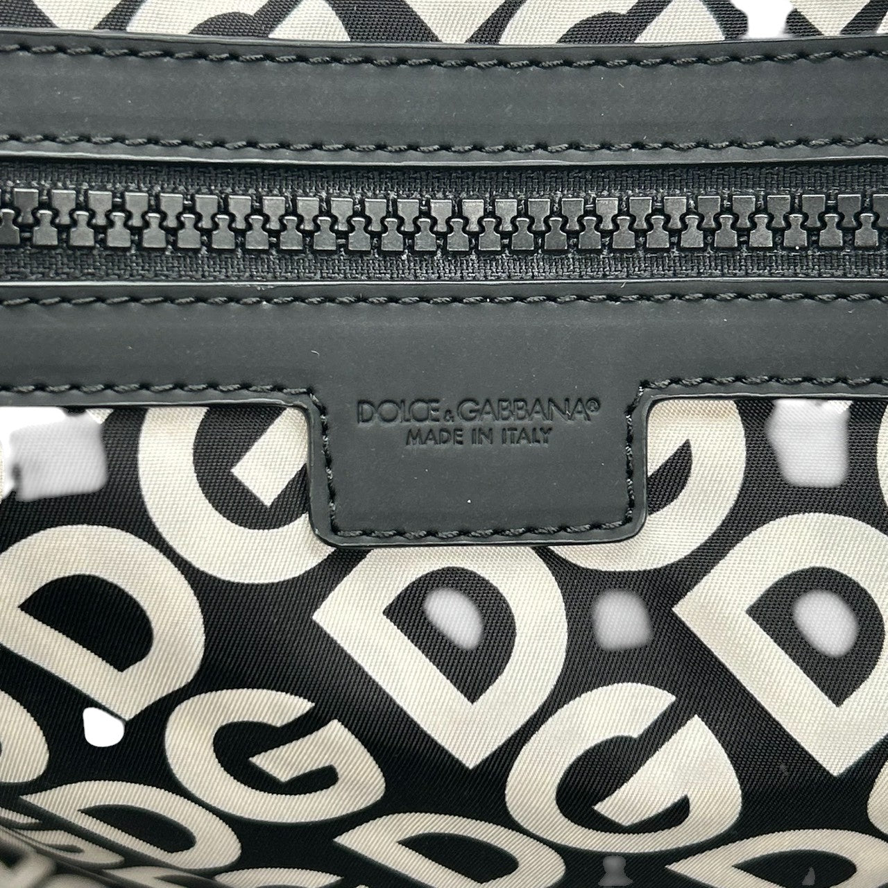 美品 ドルチェアンドガッバーナ Dolce & Gabbana トートバッグ ボストンバッグ 2WAY 斜め掛け可 ナイロン ブラック 黒 DGロゴ ラバーロゴ 大容量 旅行 トラベル ジム メンズ ユニセックス 肩掛け 鞄 カバン X3