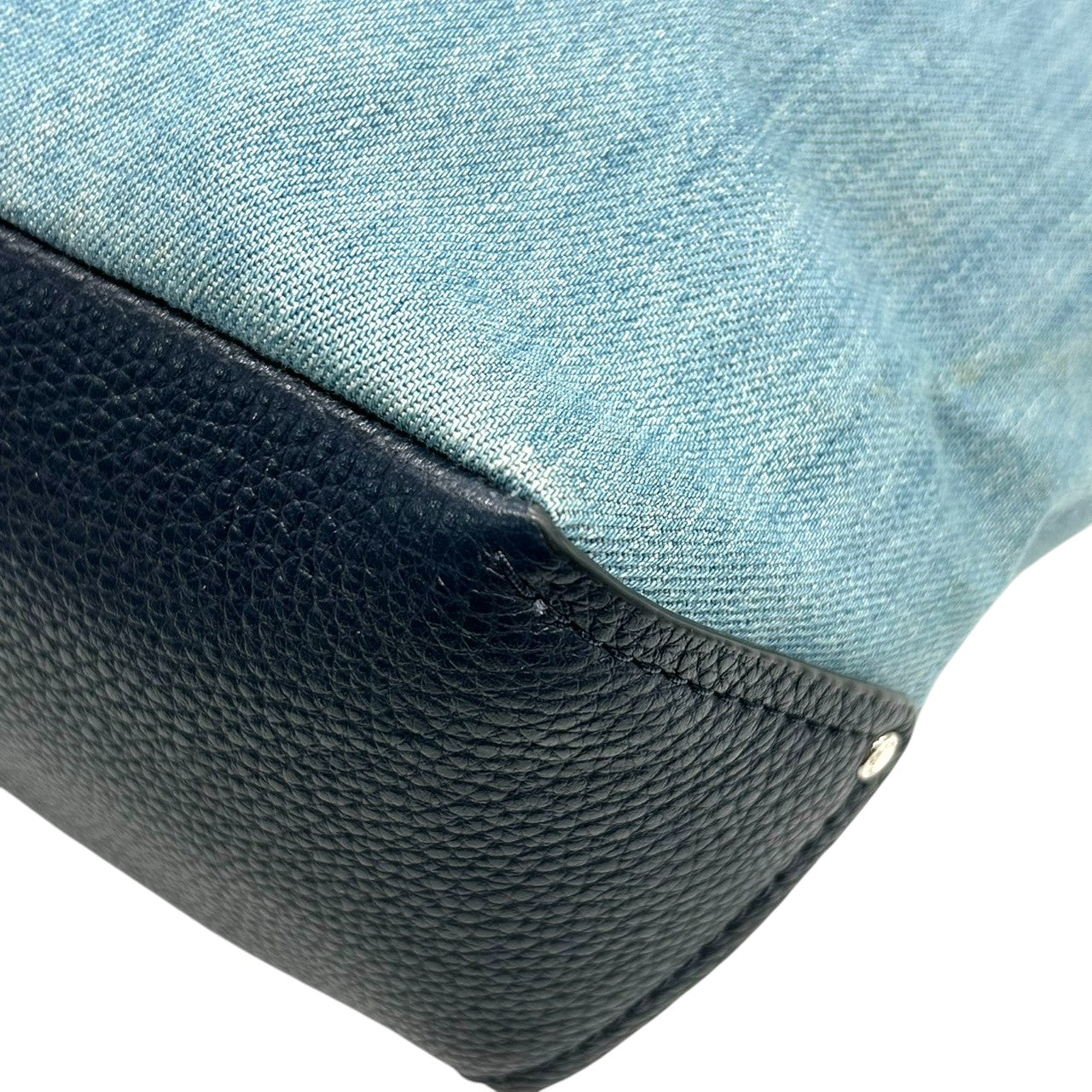 美品 コーチ COACH デニム 91452 ショルダーバッグ ハンドバッグ 2WAY 斜め掛け可 編み込みハンドル レザー 本革 ライトブルー ネイビー 紺 シルバー金具 馬車ロゴ レディース 肩掛け ワンショルダー A4収納可 軽量 鞄 カバン s57