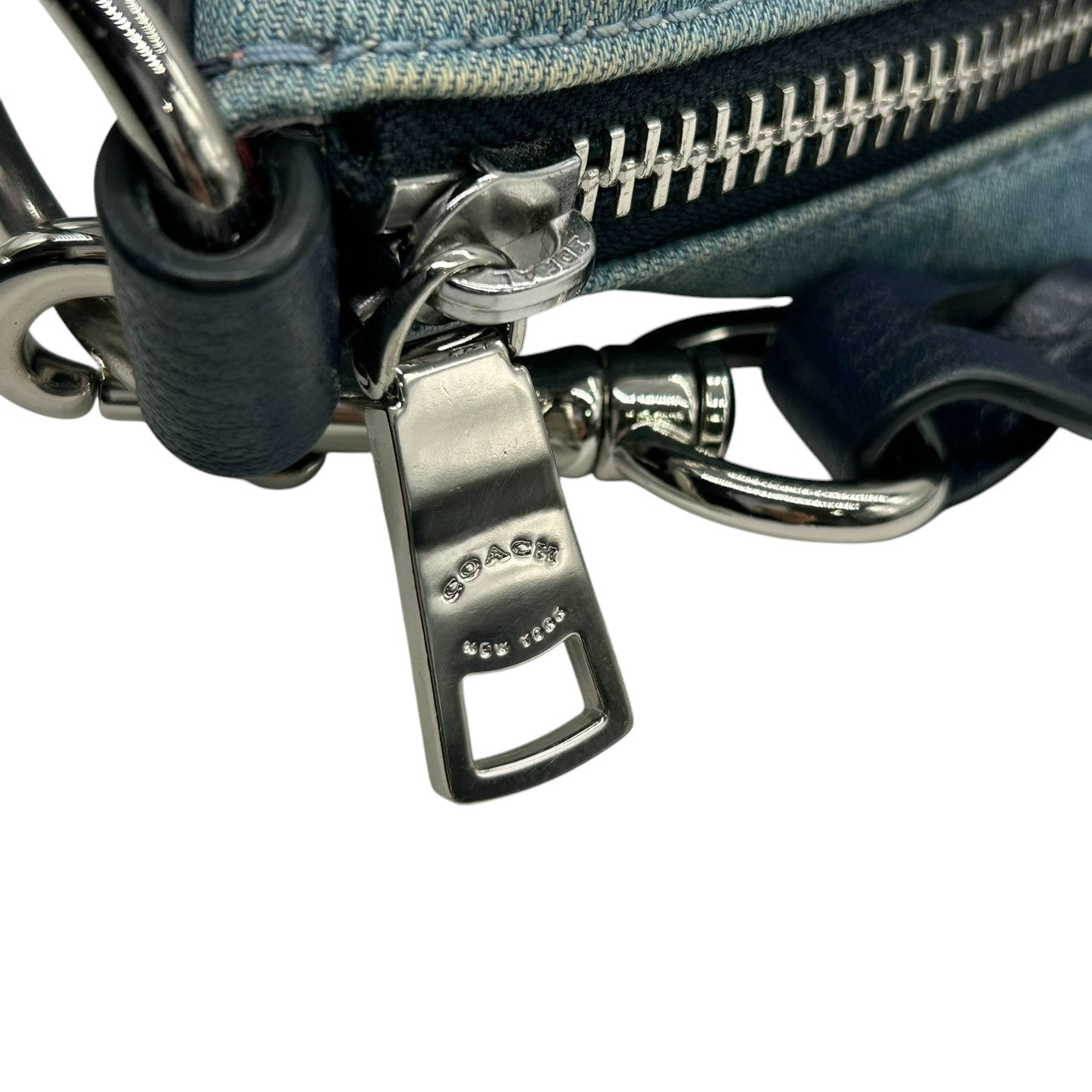 美品 コーチ COACH デニム 91452 ショルダーバッグ ハンドバッグ 2WAY 斜め掛け可 編み込みハンドル レザー 本革 ライトブルー ネイビー 紺 シルバー金具 馬車ロゴ レディース 肩掛け ワンショルダー A4収納可 軽量 鞄 カバン s57
