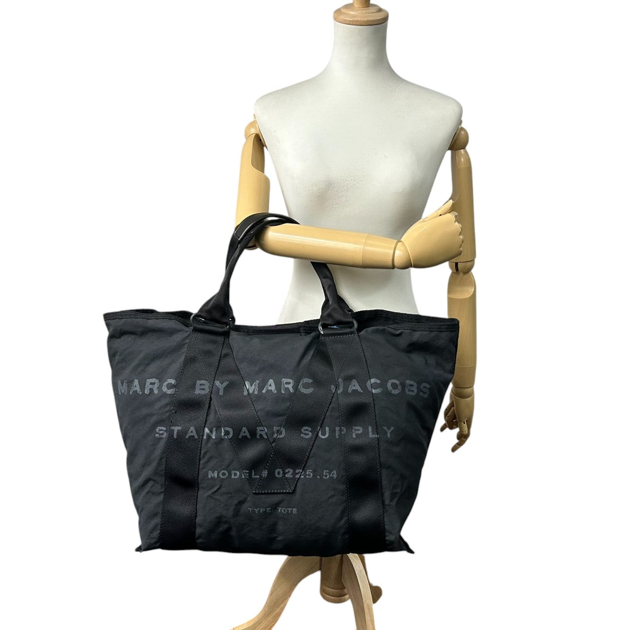 美品 マークバイマークジェイコブス STANDARD SUPPLY トートバッグ ハンドバッグ キャンバス ブラック 黒 ビッグロゴ 軽量 大容量 A4収納可 マザーズバッグ 旅行 ジム ユニセックス 肩掛け レディース メンズ 鞄 カバン X