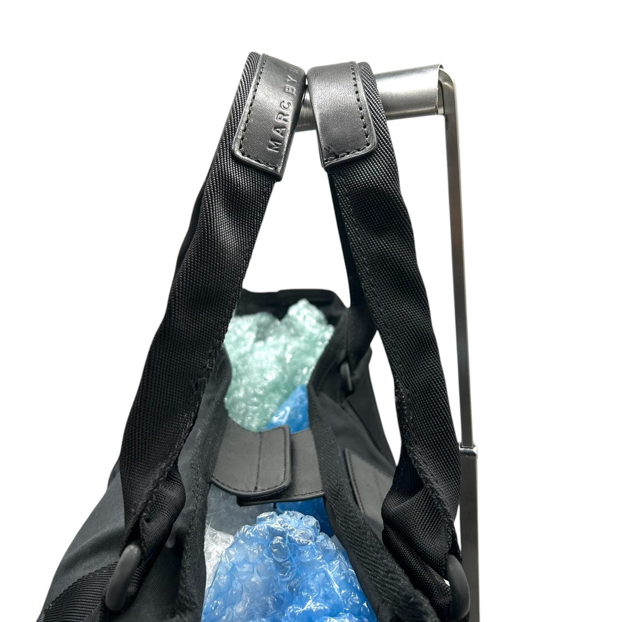 美品 マークバイマークジェイコブス STANDARD SUPPLY トートバッグ ハンドバッグ キャンバス ブラック 黒 ビッグロゴ 軽量 大容量 A4収納可 マザーズバッグ 旅行 ジム ユニセックス 肩掛け レディース メンズ 鞄 カバン X