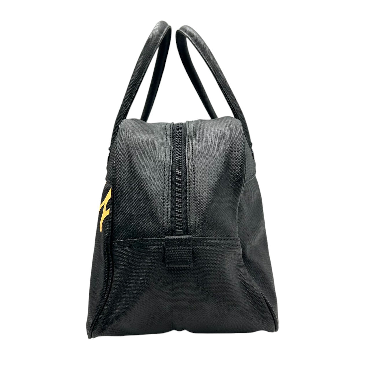 美品 マークバイマークジェイコブス MARC BY MARC JACOBS ハンドバッグ ミニボストンバッグ ナイロン ブラック 黒 イエロー 黄色 ビッグロゴ 筆記体 レディース 軽量 スポーティ カジュアル ジム ランチバッグ 鞄 カバン s57