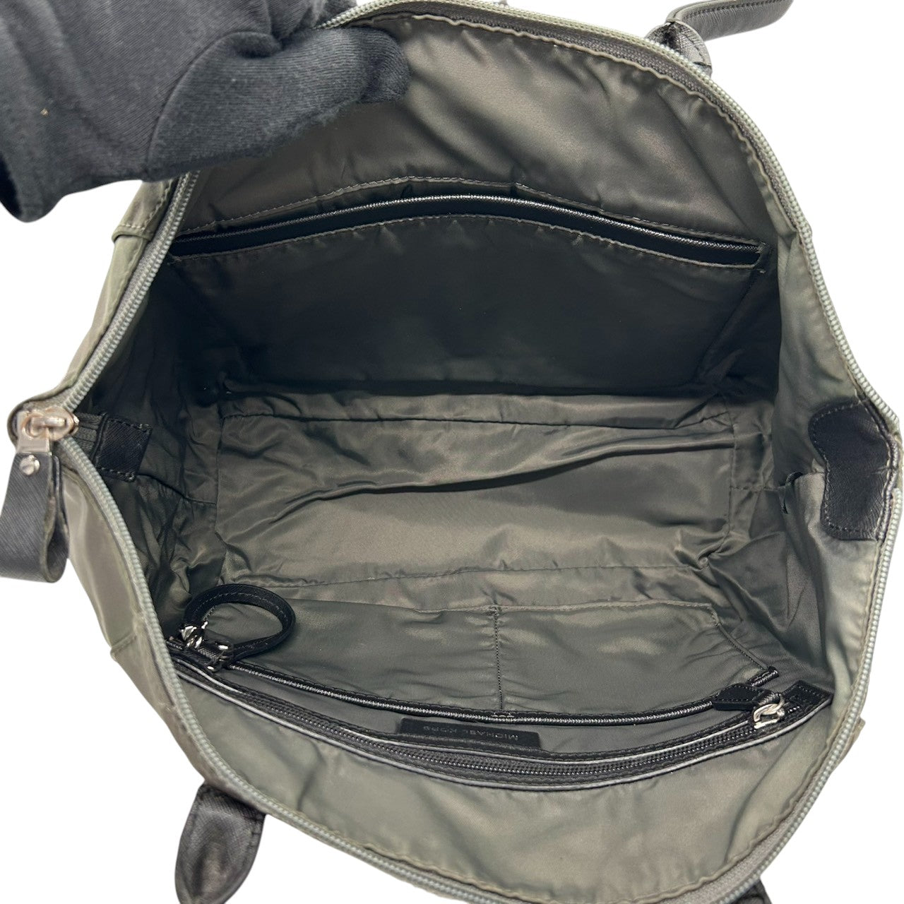 マイケルコース MICHAEL KORS トートバッグ ハンドバッグ ナイロン レザー カーキ オリーブ 深緑 黒 肩掛け ワンショルダー A4収納可 大容量 軽量 ロゴ パドロック 南京錠 チャーム レディース 通勤 通学 ビジネス 鞄 カバン s38