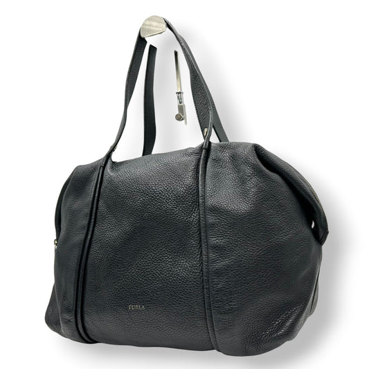 フルラ FURLA レザー ハンドバッグ トートバッグ ショルダーバッグ 本革 シボ革 シュリンクレザー ブラック 黒 シルバー金具 ロゴ シンプル ベーシック レディース 肩掛け マチ広 収納力 鞄 カバン 通勤 通学 s38