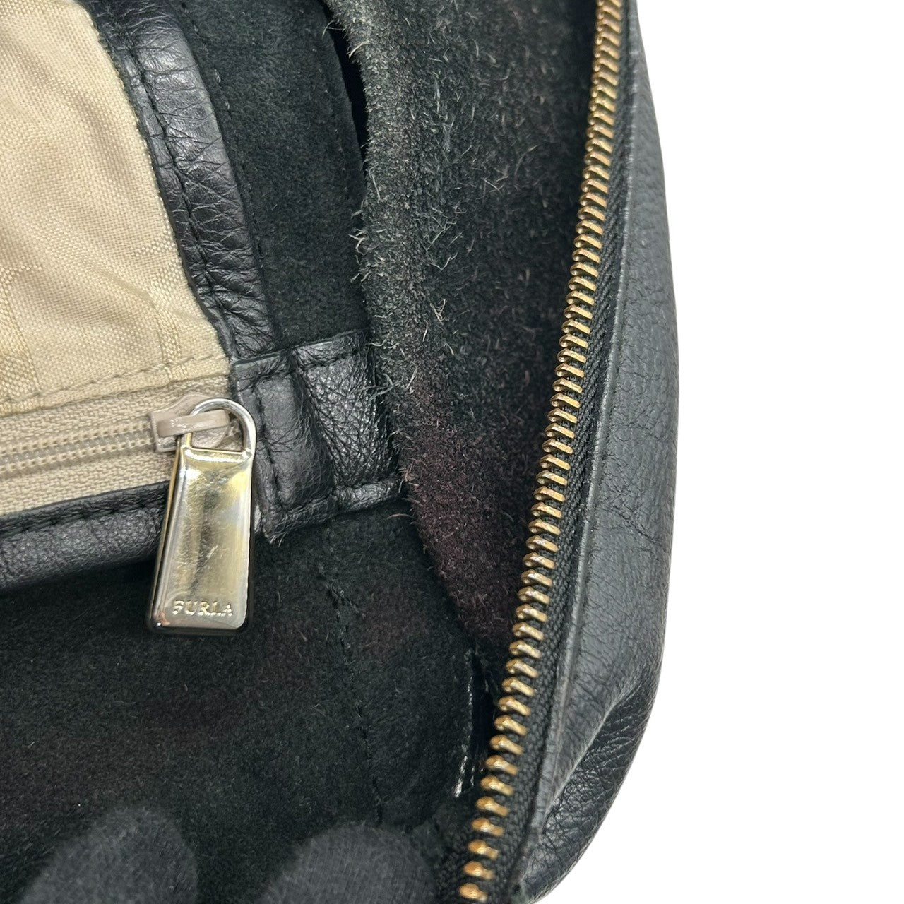 フルラ FURLA レザー ハンドバッグ トートバッグ ショルダーバッグ 本革 シボ革 シュリンクレザー ブラック 黒 シルバー金具 ロゴ シンプル ベーシック レディース 肩掛け マチ広 収納力 鞄 カバン 通勤 通学 s38