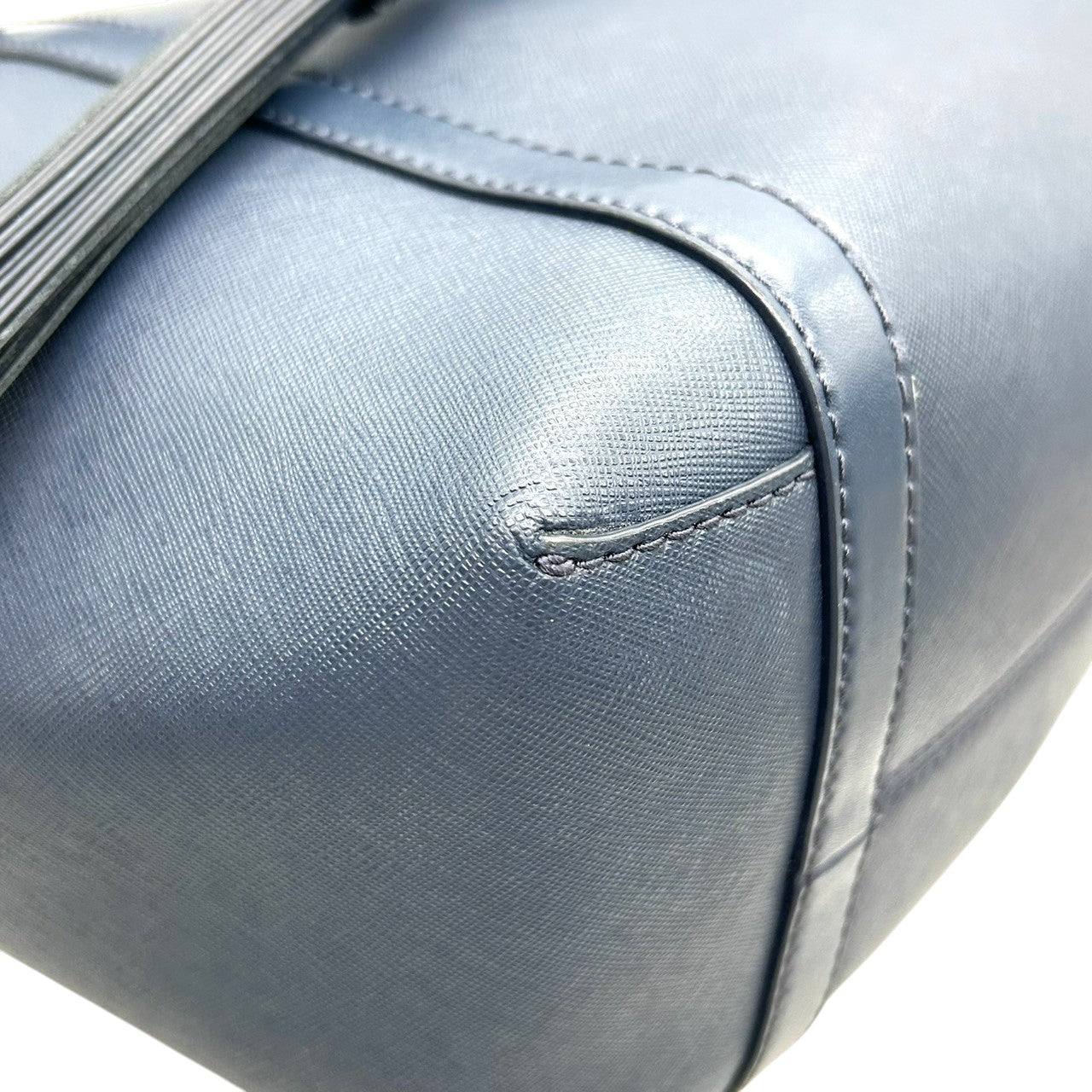 マイケルコース MICHAEL KORS トートバッグ ショルダーバッグ 肩掛け PVC サフィアーノ調 ネイビー 紺 MKロゴ チャーム タッセル A4収納可 大容量 通勤 通学 ビジネス シンプル 機能的 レディース 鞄 カバン s38