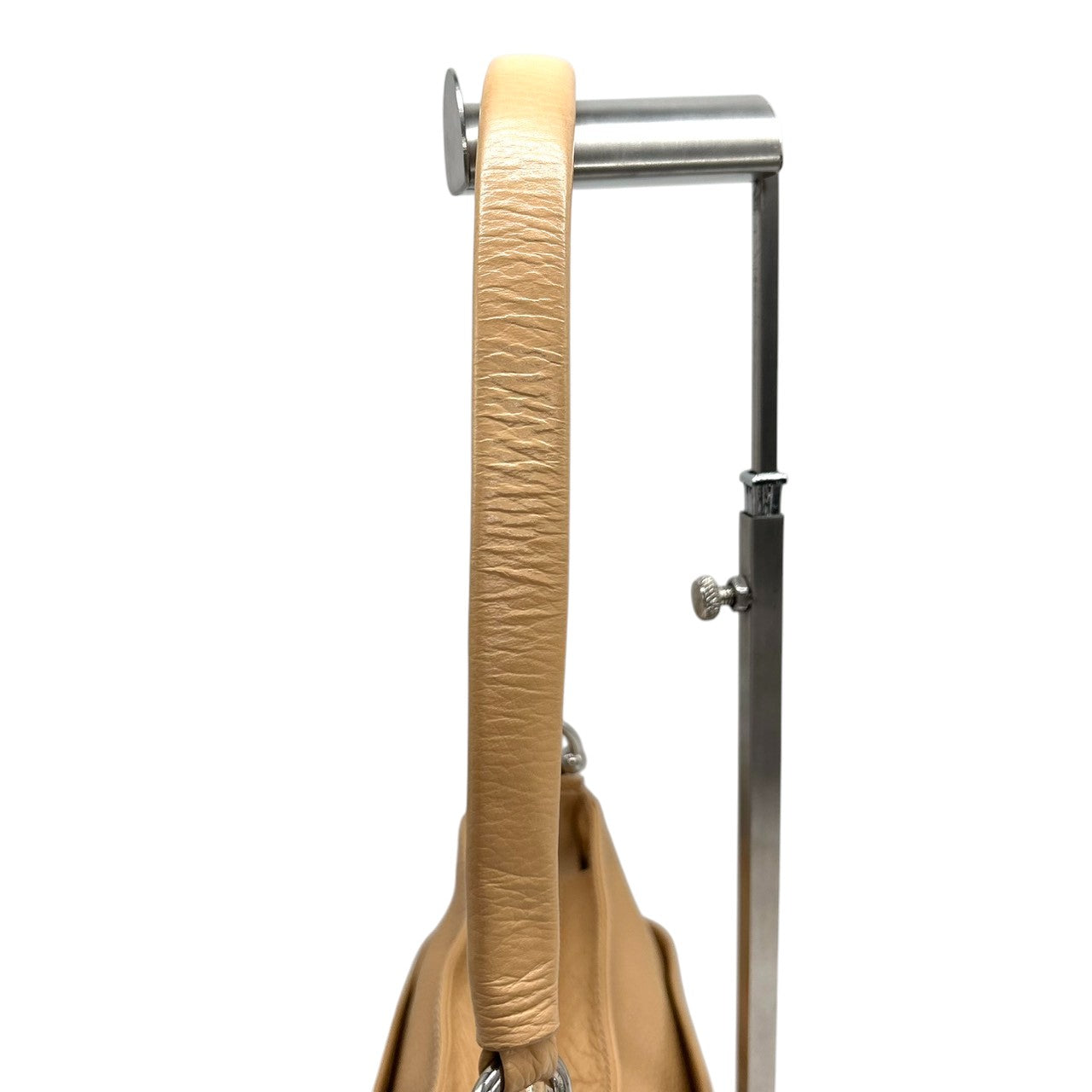 フルラ FURLA ANAコラボ 2WAY ショルダーバッグ ハンドバッグ 斜め掛け可 レザー 本革 シボ革 ベージュ キャメル シルバー金具 チャーム付 レディース 肩掛け ワンショルダー ポケット多数 希少 限定 鞄 カバン 通勤 通学 s52