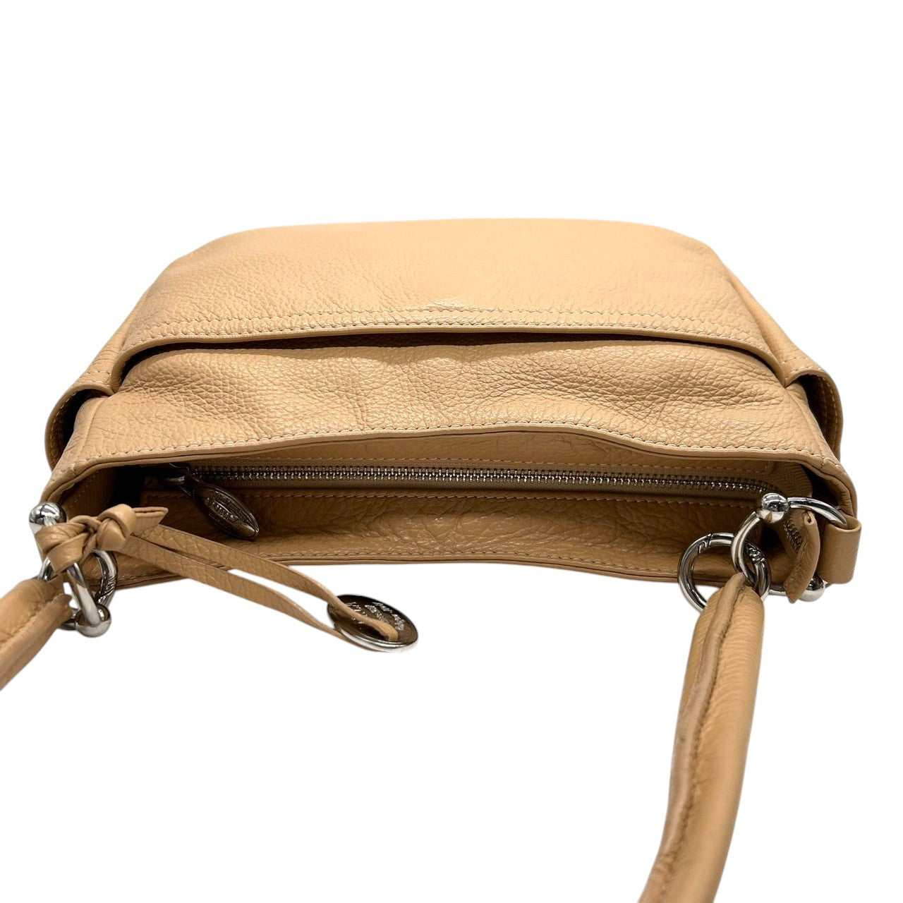 フルラ FURLA ANAコラボ 2WAY ショルダーバッグ ハンドバッグ 斜め掛け可 レザー 本革 シボ革 ベージュ キャメル シルバー金具 チャーム付 レディース 肩掛け ワンショルダー ポケット多数 希少 限定 鞄 カバン 通勤 通学 s52