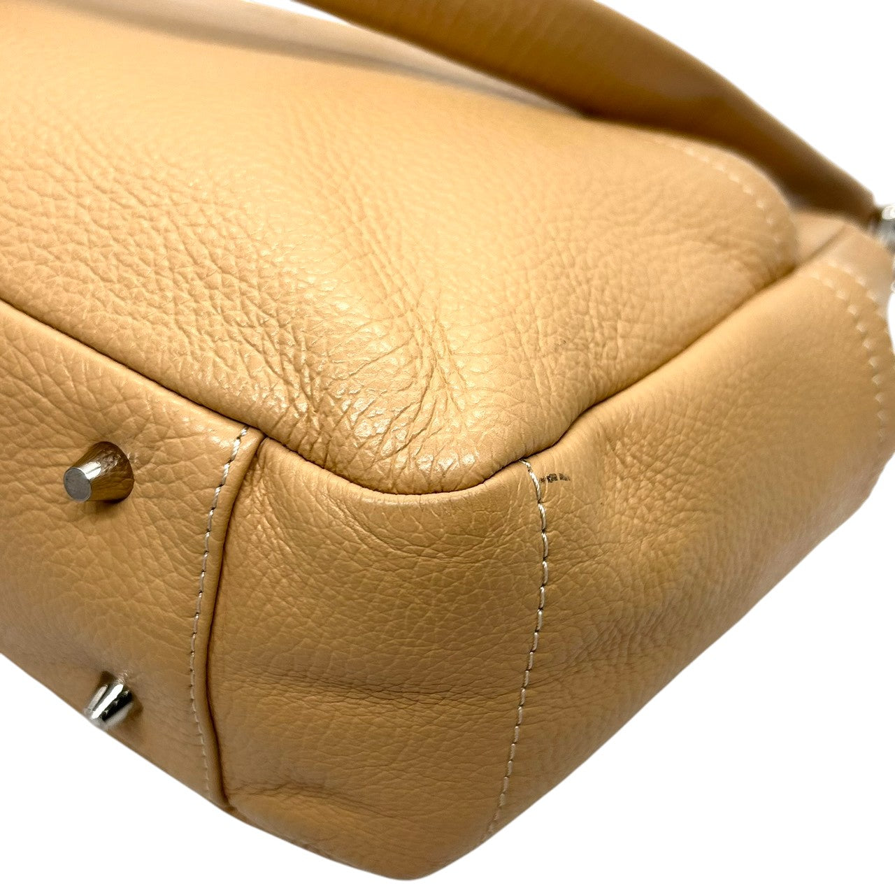 フルラ FURLA ANAコラボ 2WAY ショルダーバッグ ハンドバッグ 斜め掛け可 レザー 本革 シボ革 ベージュ キャメル シルバー金具 チャーム付 レディース 肩掛け ワンショルダー ポケット多数 希少 限定 鞄 カバン 通勤 通学 s52