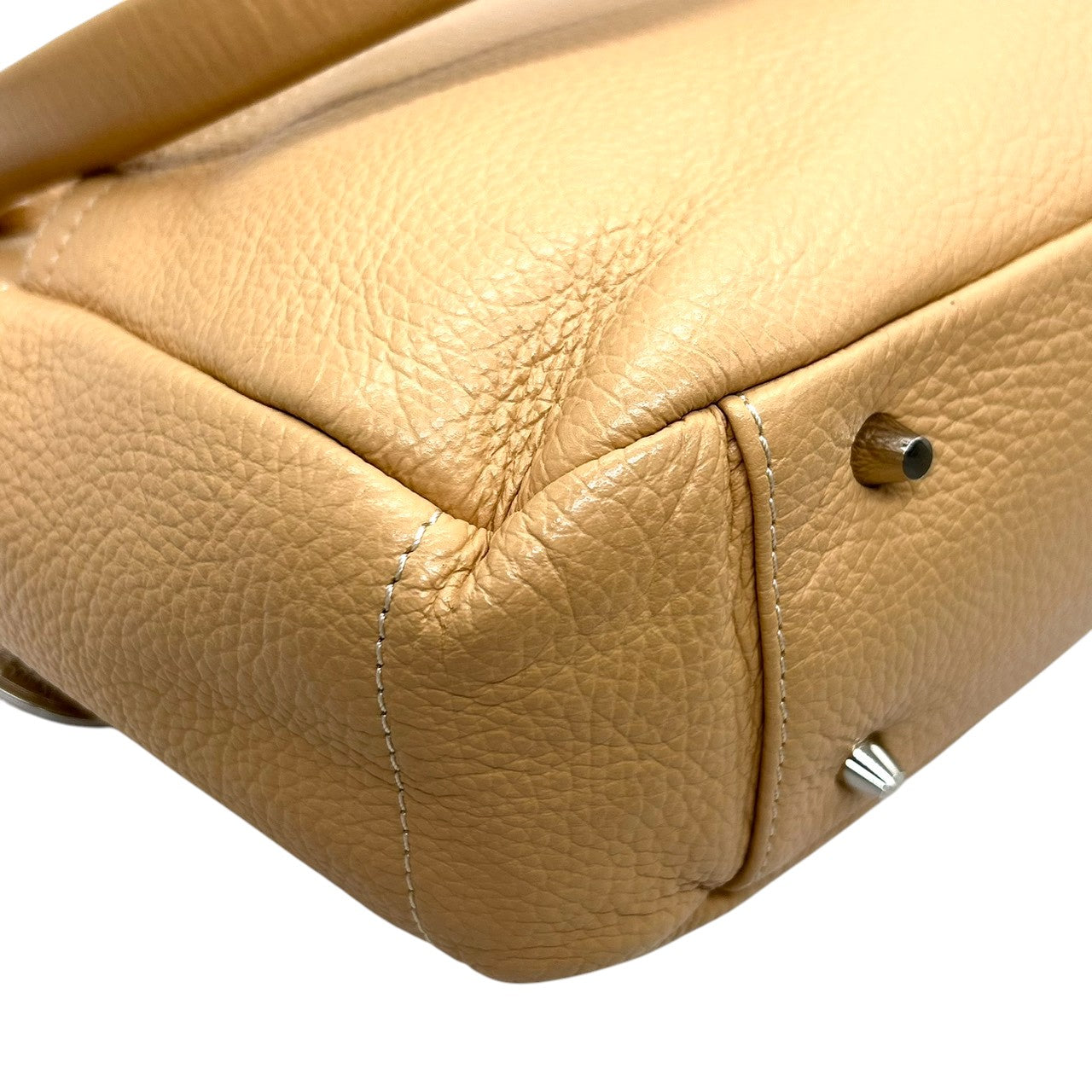 フルラ FURLA ANAコラボ 2WAY ショルダーバッグ ハンドバッグ 斜め掛け可 レザー 本革 シボ革 ベージュ キャメル シルバー金具 チャーム付 レディース 肩掛け ワンショルダー ポケット多数 希少 限定 鞄 カバン 通勤 通学 s52