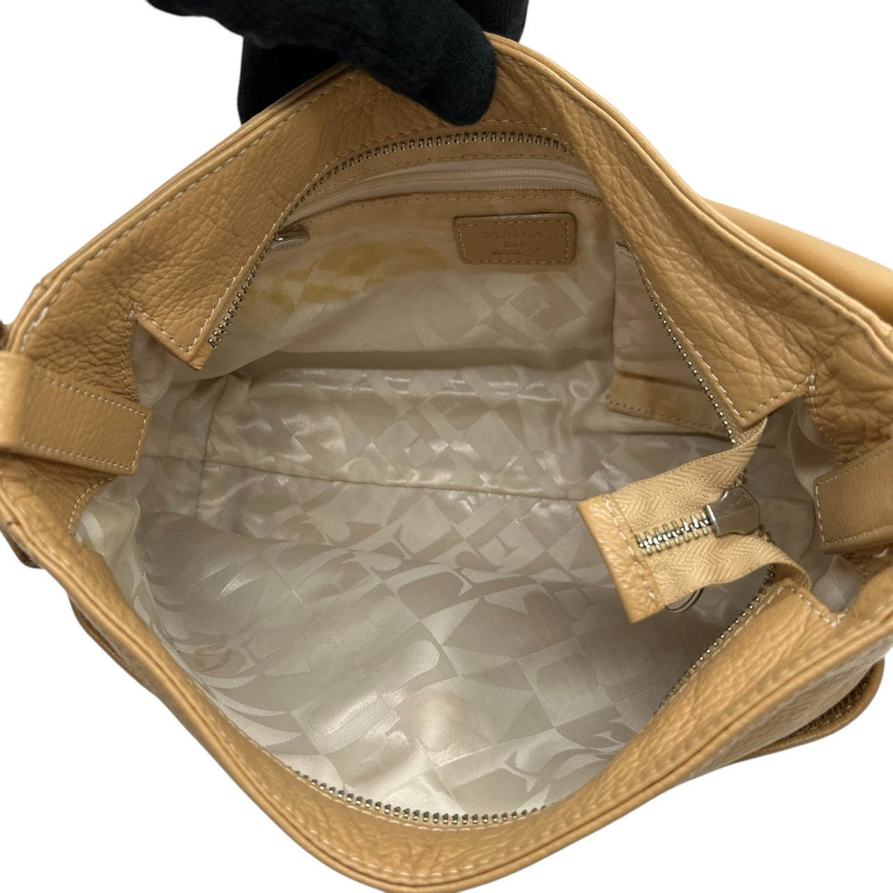 フルラ FURLA ANAコラボ 2WAY ショルダーバッグ ハンドバッグ 斜め掛け可 レザー 本革 シボ革 ベージュ キャメル シルバー金具 チャーム付 レディース 肩掛け ワンショルダー ポケット多数 希少 限定 鞄 カバン 通勤 通学 s52