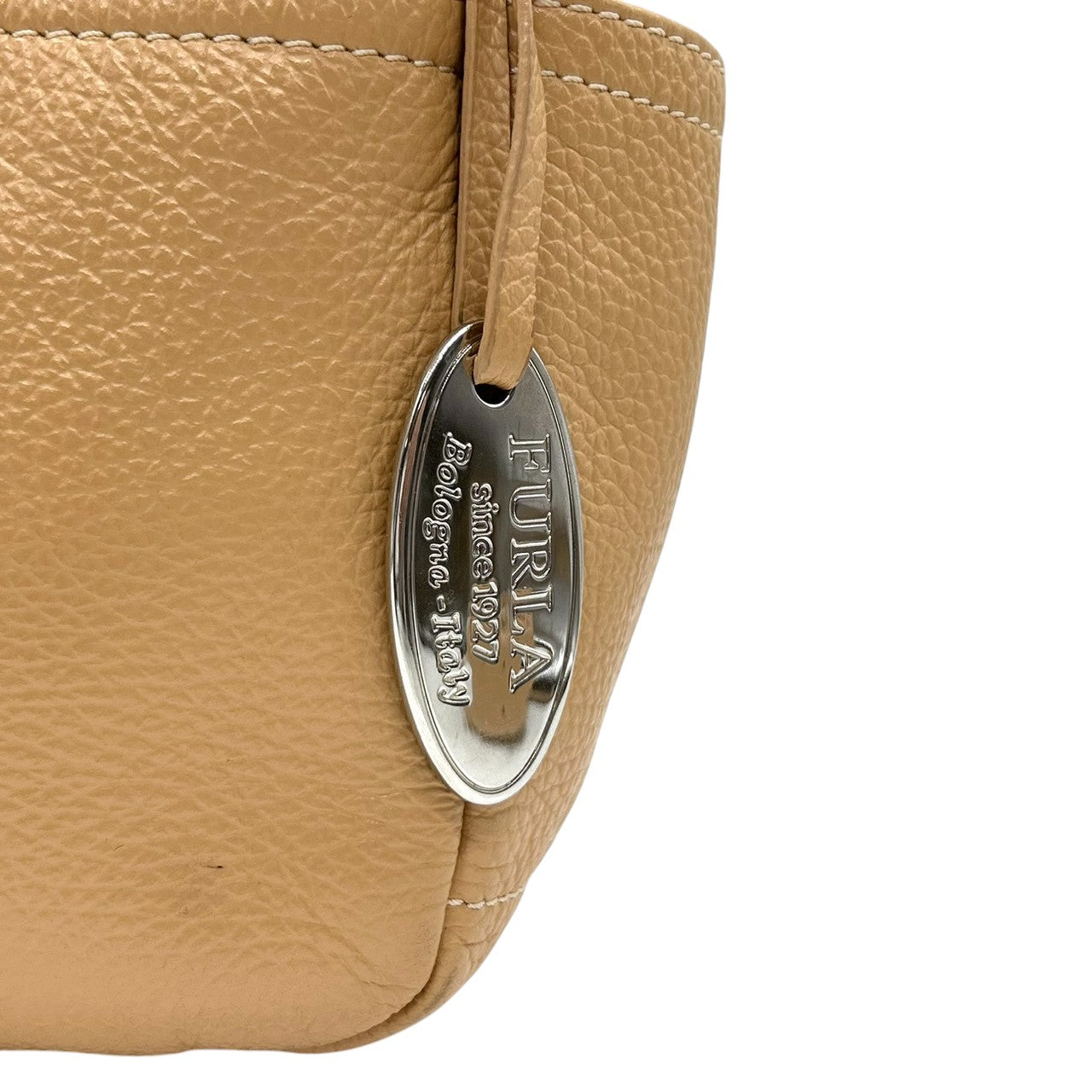 フルラ FURLA ANAコラボ 2WAY ショルダーバッグ ハンドバッグ 斜め掛け可 レザー 本革 シボ革 ベージュ キャメル シルバー金具 チャーム付 レディース 肩掛け ワンショルダー ポケット多数 希少 限定 鞄 カバン 通勤 通学 s52