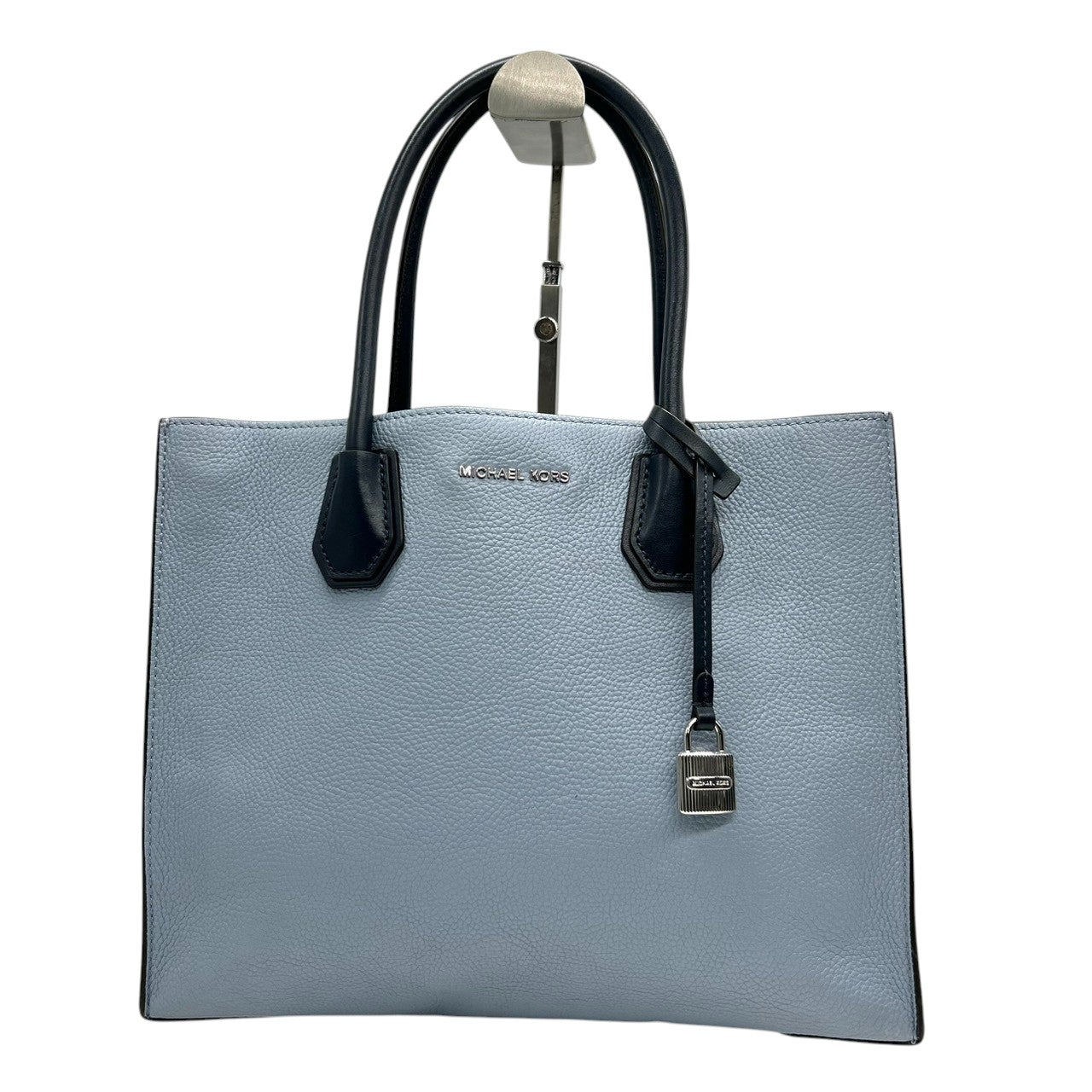 マイケルコース MICHAEL KORS マーサー Mercer トートバッグ ハンドバッグ レザー 本革 ペブルドレザー ライトブルー 水色 ホワイト 白 パドロック チャーム付 自立可 レディース 鞄 カバン 通勤 通学 s52