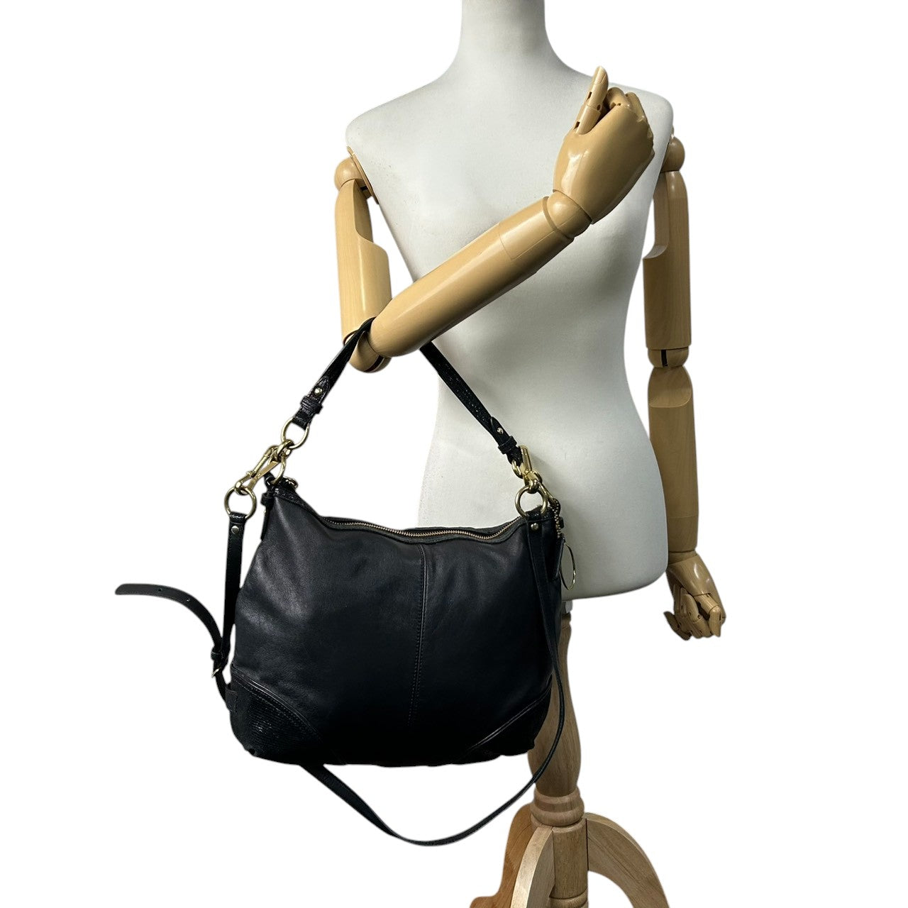 【美品】コーチ COACH ショルダーバッグ ワンショルダー ホーボー 2WAY 斜め掛け可 F21967 レザー 本革 ブラック 黒 ゴールド金具 レディース 通勤 通学 シンプル エレガント s74