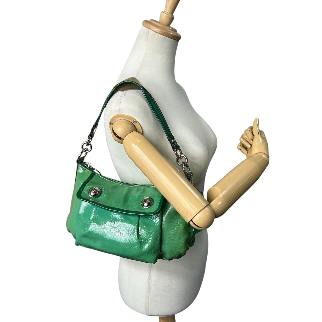 コーチ COACH ポピー パテントレザー 2WAY ショルダーバッグ ワンショルダー ハンドバッグ 13852 エナメル グリーン ラメ チャーム付き 斜め掛け可 レディース ポップ 個性的 s12