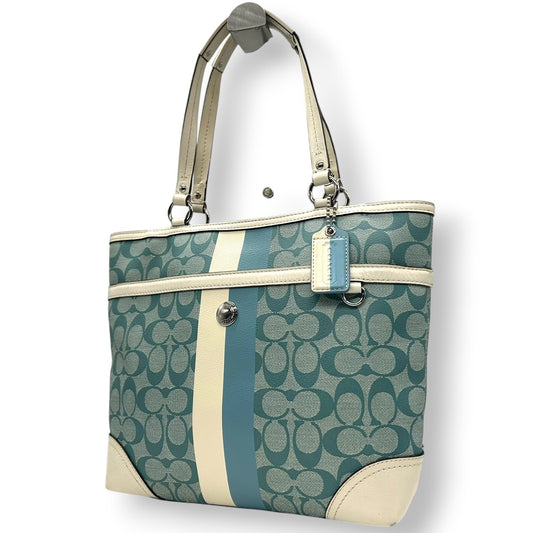 美品 コーチ COACH ヘリテージ ストライプ F14477 トートバッグ ショルダーバッグ 肩掛け PVC レザー シグネチャー 水色 ライトブルー 白 ホワイト A4収納可 レディース チャーム付 爽やか 通勤 通学 鞄 カバン s22