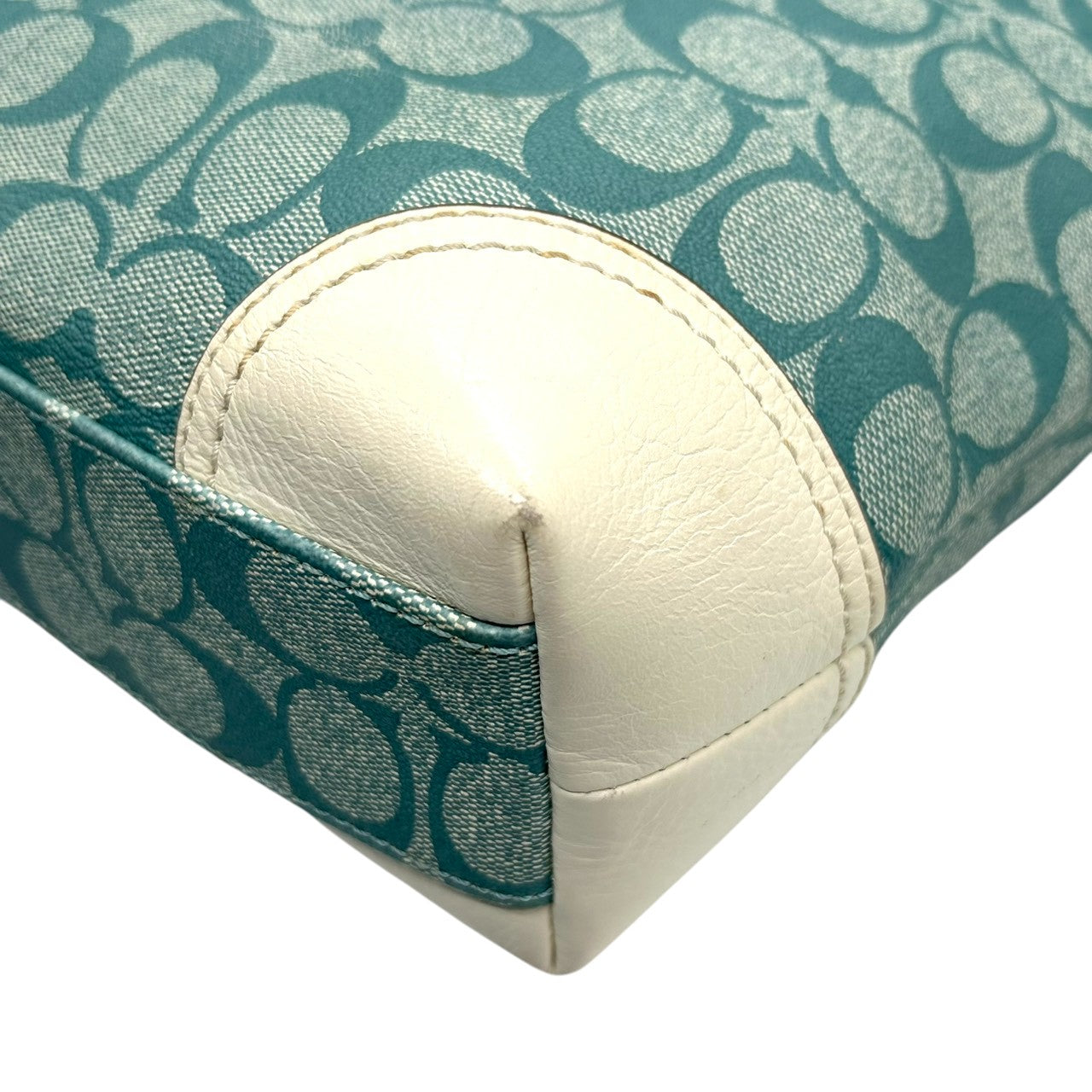 美品 コーチ COACH ヘリテージ ストライプ F14477 トートバッグ ショルダーバッグ 肩掛け PVC レザー シグネチャー 水色 ライトブルー 白 ホワイト A4収納可 レディース チャーム付 爽やか 通勤 通学 鞄 カバン s22