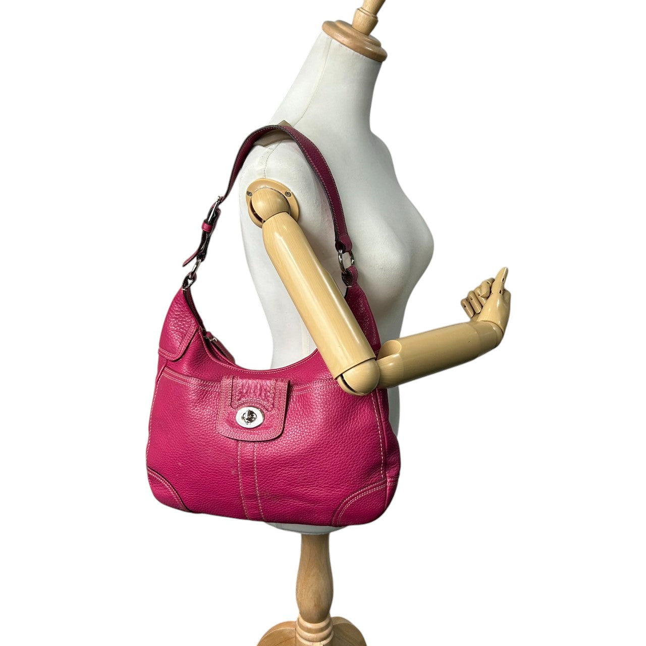 美品 コーチ COACH パーカー レザー ホーボー F13956 ショルダーバッグ ワンショルダー 本革 ピンク パープル フューシャ ターンロック シルバー金具 ステッチ レディース 肩掛け 鞄 カバン 鮮やか 差し色 アクセントカラー お出かけ s22