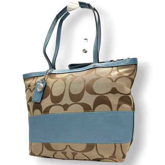 美品 コーチ COACH ヘリテージ ストライプ F14443 トートバッグ ショルダーバッグ 肩掛け キャンバス レザー シグネチャー 水色 ライトブルー 白 ホワイト A4収納可 レディース チャーム付 爽やか 通勤 通学 鞄 カバン s22