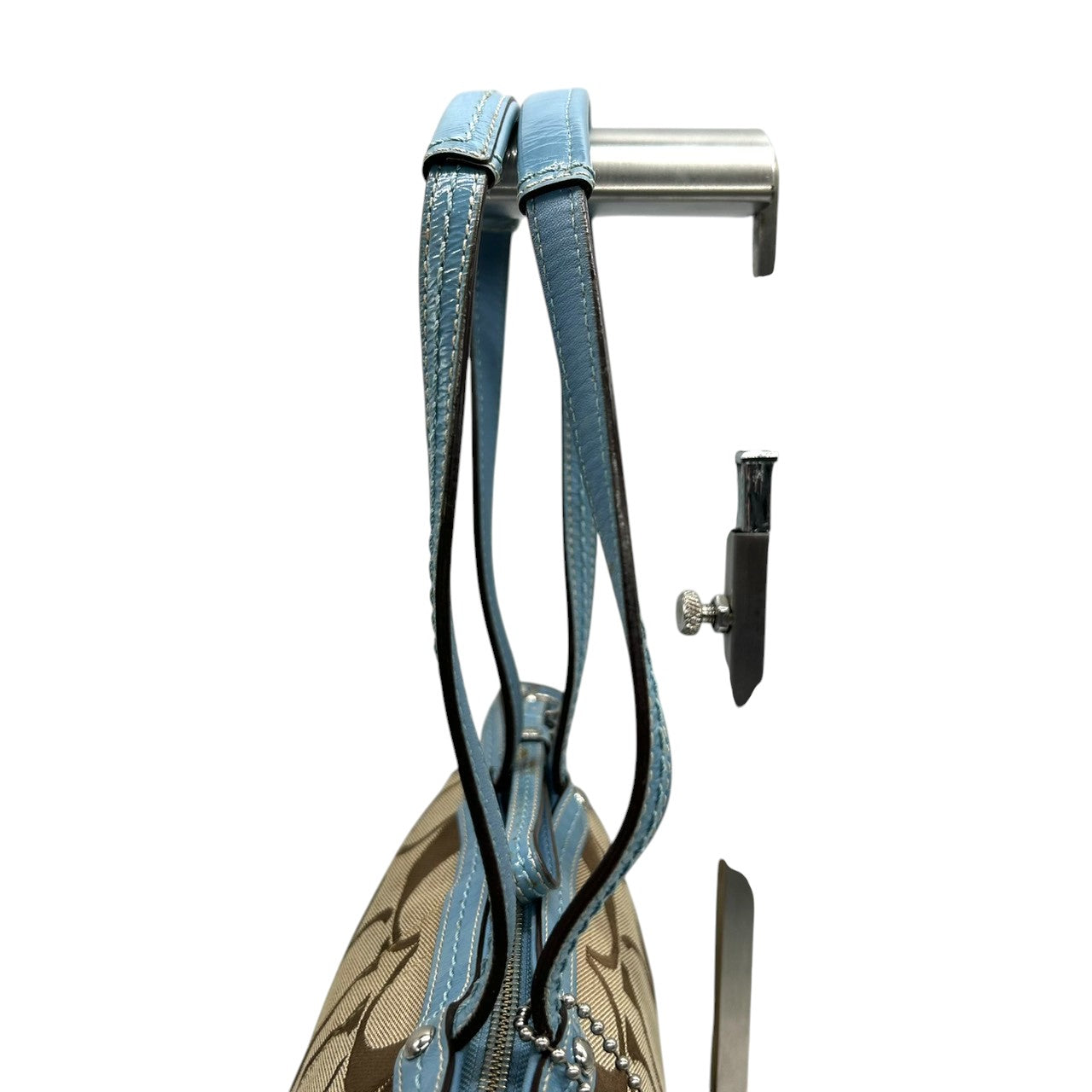 美品 コーチ COACH ヘリテージ ストライプ F14443 トートバッグ ショルダーバッグ 肩掛け キャンバス レザー シグネチャー 水色 ライトブルー 白 ホワイト A4収納可 レディース チャーム付 爽やか 通勤 通学 鞄 カバン s22