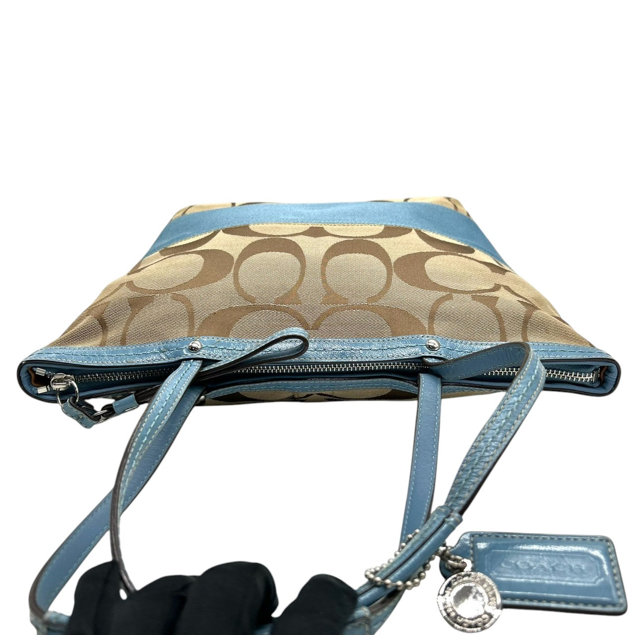 美品 コーチ COACH ヘリテージ ストライプ F14443 トートバッグ ショルダーバッグ 肩掛け キャンバス レザー シグネチャー 水色 ライトブルー 白 ホワイト A4収納可 レディース チャーム付 爽やか 通勤 通学 鞄 カバン s22