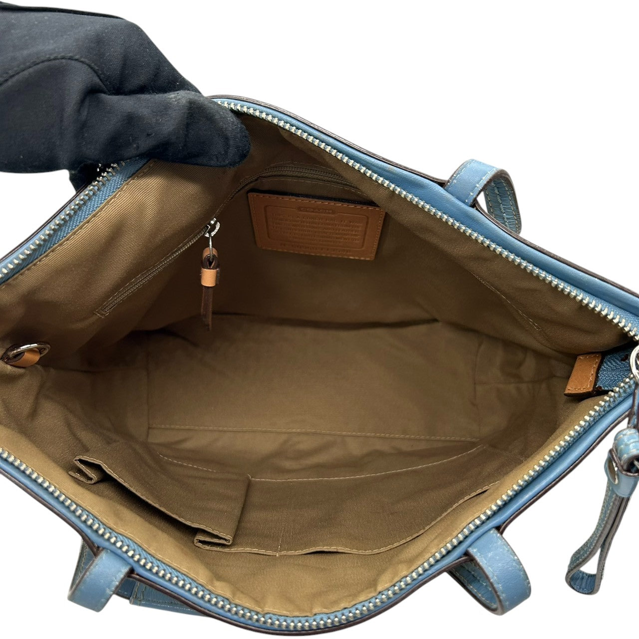 美品 コーチ COACH ヘリテージ ストライプ F14443 トートバッグ ショルダーバッグ 肩掛け キャンバス レザー シグネチャー 水色 ライトブルー 白 ホワイト A4収納可 レディース チャーム付 爽やか 通勤 通学 鞄 カバン s22