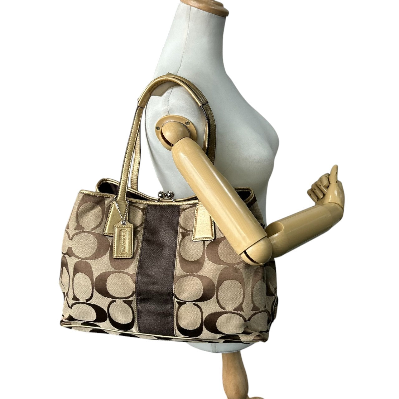 コーチ COACH シグネチャー ストライプ フレーム キャリーオール F13533 トートバッグ ショルダーバッグ ワンショルダー がま口 キスロック キャンバス レザー 本革 カーキ ブラウン ゴールド 肩掛け A4収納可 レディース 鞄 カバン s18