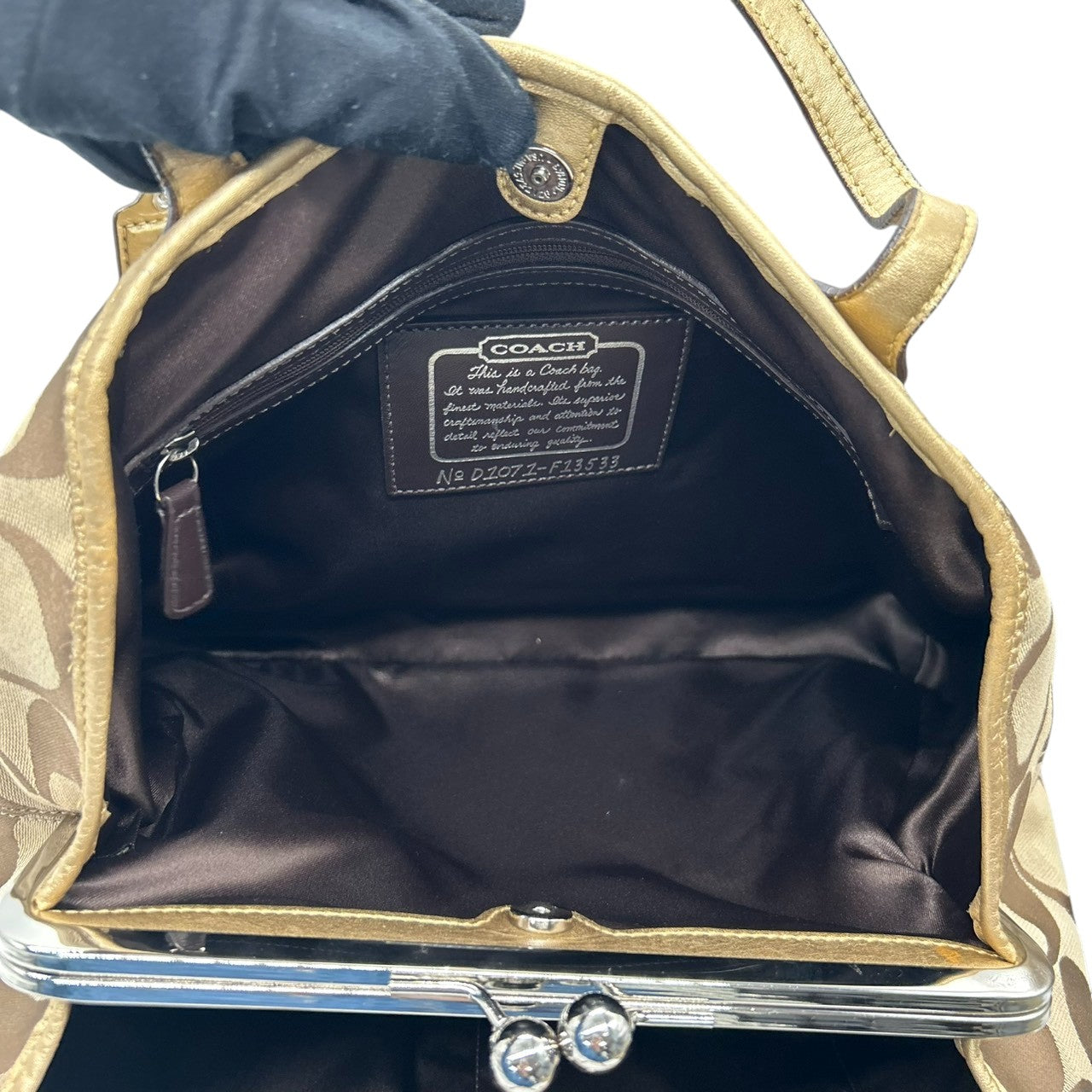 コーチ COACH シグネチャー ストライプ フレーム キャリーオール F13533 トートバッグ ショルダーバッグ ワンショルダー がま口 キスロック キャンバス レザー 本革 カーキ ブラウン ゴールド 肩掛け A4収納可 レディース 鞄 カバン s18