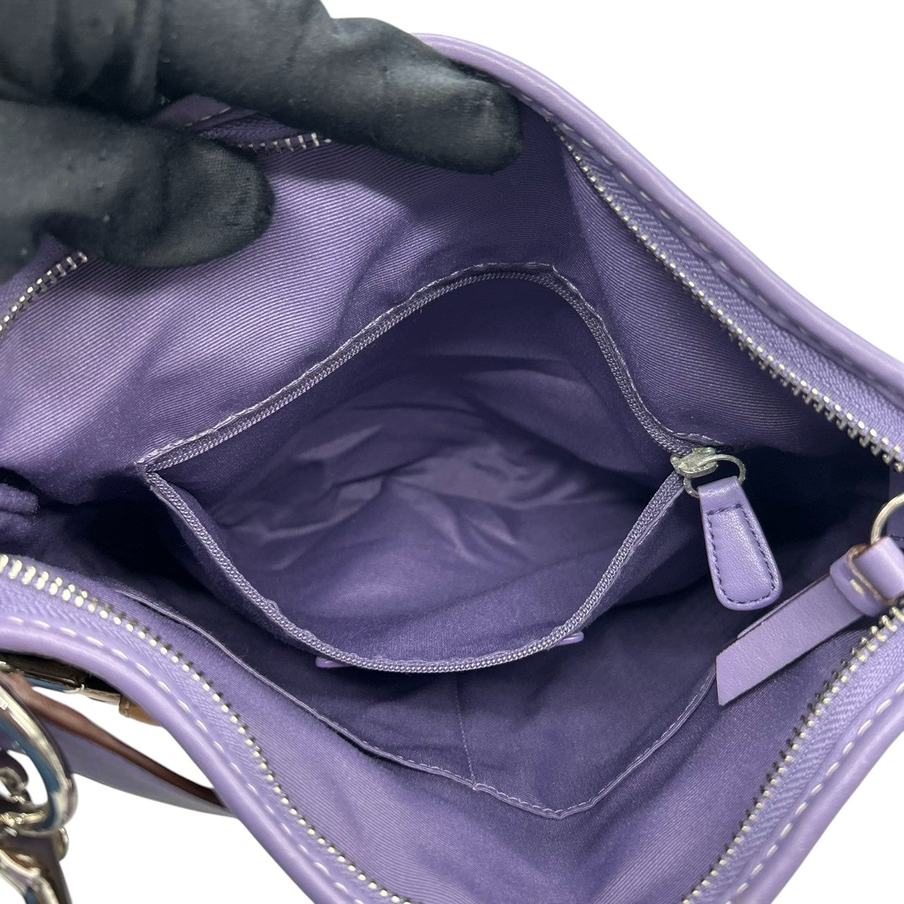 美品 コーチ COACH シグネチャー 1487 ショルダーバッグ ハンドバッグ 2WAY 斜め掛け可 キャンバス スエード レザー 本革 ベージュ パープル 紫 ラベンダー バックル レディース 肩掛け ワンショルダー カジュアル 鞄 カバン s18