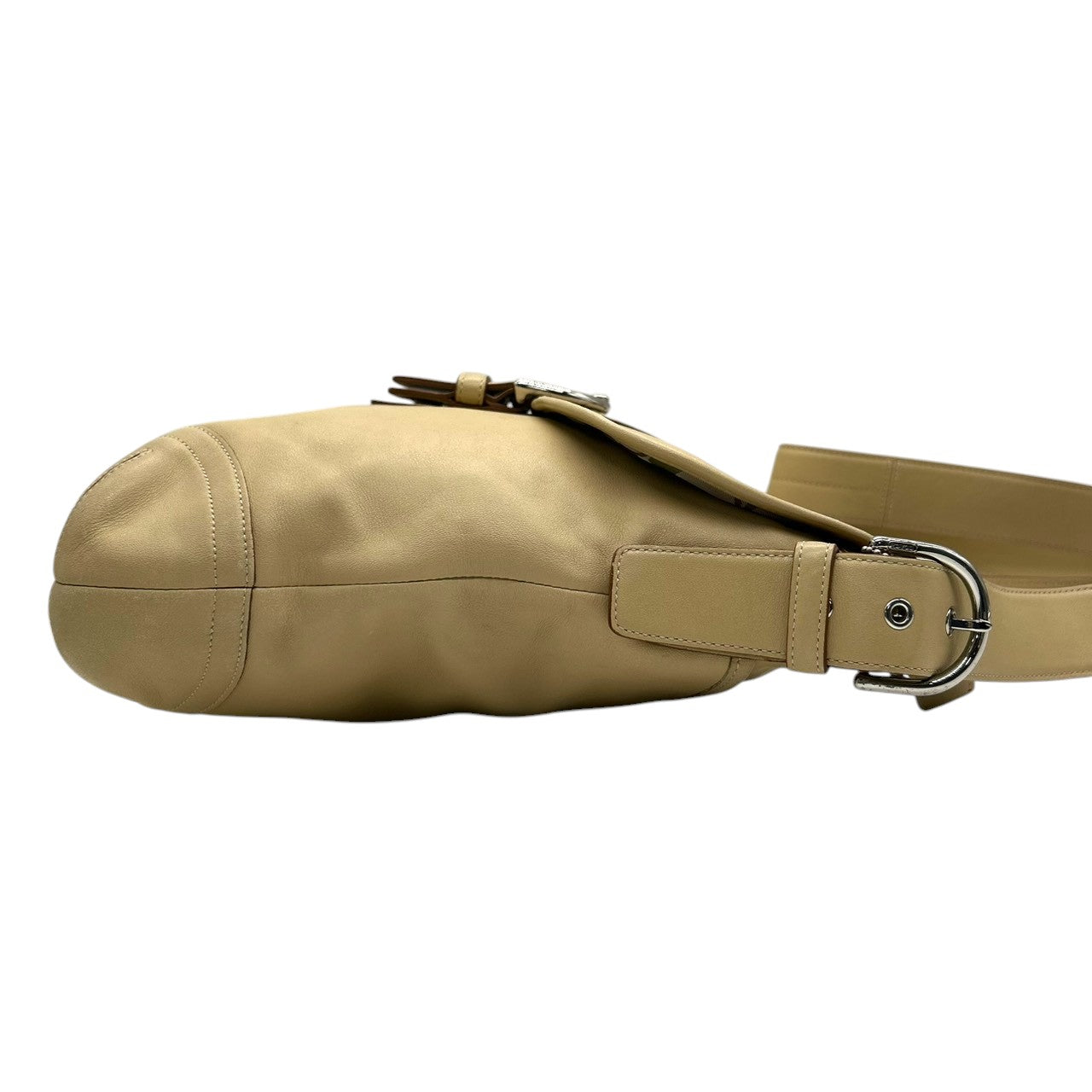 コーチ COACH ソーホー レザー 9481 ショルダーバッグ 斜め掛け可 クロスボディ 本革 ベージュ キャメル ライトブラウン バックル フラップ シルバー金具 チャーム付 レディース 肩掛け 通勤 通学 鞄 カバン s18