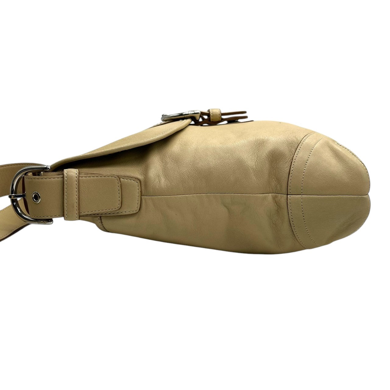 コーチ COACH ソーホー レザー 9481 ショルダーバッグ 斜め掛け可 クロスボディ 本革 ベージュ キャメル ライトブラウン バックル フラップ シルバー金具 チャーム付 レディース 肩掛け 通勤 通学 鞄 カバン s18