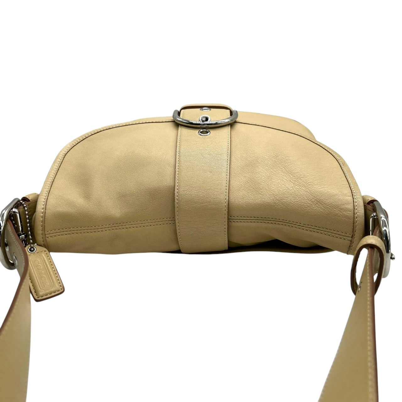 コーチ COACH ソーホー レザー 9481 ショルダーバッグ 斜め掛け可 クロスボディ 本革 ベージュ キャメル ライトブラウン バックル フラップ シルバー金具 チャーム付 レディース 肩掛け 通勤 通学 鞄 カバン s18