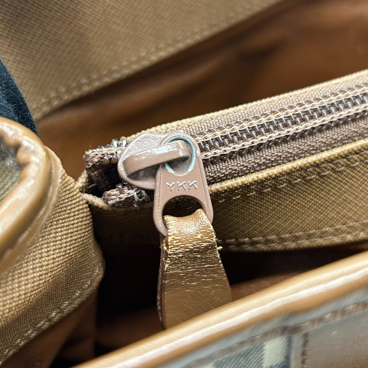 美品 バーバリー BURBERRY ノバチェック シャドーホース トートバッグ ハンドバッグ ナイロン レザー 本革 ベージュ 茶 ブラウン ロゴパッチ 自立可 レディース 鞄 カバン 軽量 クラシック エレガント 上品 通勤 通学 お出かけ オールド s56