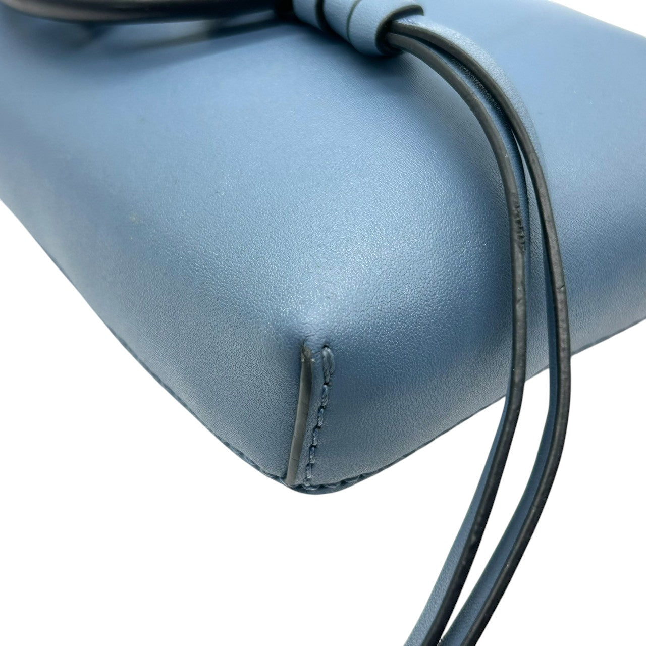 美品 トリーバーチ TORY BURCH ミラー Miller フォンクロスボディ スマホショルダー バッグ ポーチ レザー 本革 ブルー 水色 デカロゴ 斜め掛け ポシェット ミニバッグ サコッシュ レディース 鞄 カバン 軽量 コンパクト s34