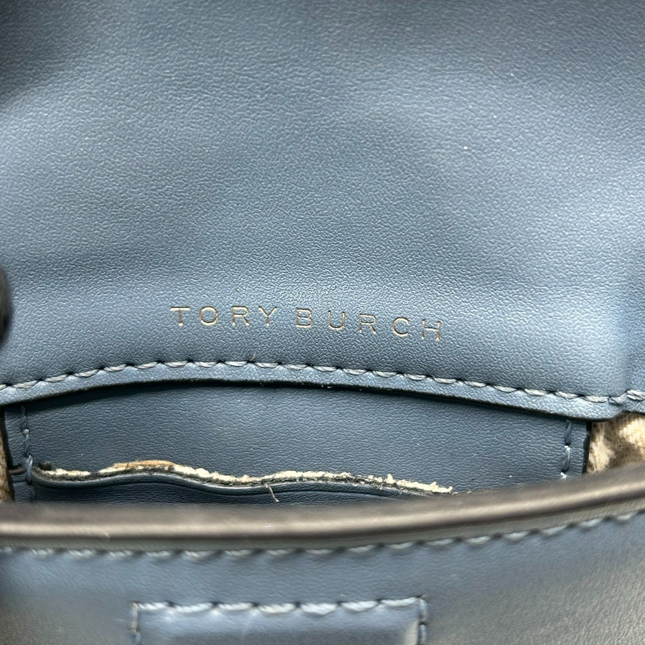 美品 トリーバーチ TORY BURCH ミラー Miller フォンクロスボディ スマホショルダー バッグ ポーチ レザー 本革 ブルー 水色 デカロゴ 斜め掛け ポシェット ミニバッグ サコッシュ レディース 鞄 カバン 軽量 コンパクト s34