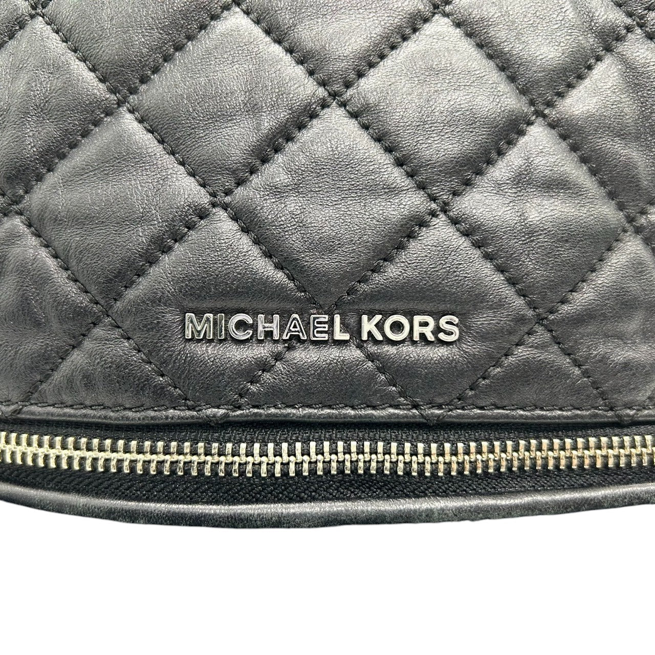美品 マイケルコース MICHAEL KORS リア Rhea リュック バックパック ミニリュック デイパック キルティング レザー 本革 ファー 異素材 ブラック 黒 シルバー金具 チェーン レディース 小さめ コンパクト エレガント 鞄 カバン T
