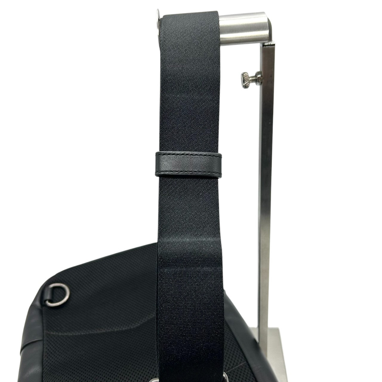 美品 コーチ COACH ボディバッグ スリングバッグ F39942 シグネチャー PVC レザー 本革 チャコール グレー ブラック 黒 斜め掛け クロスボディ メンズ 男性 スタイリッシュ クール 休日 旅行 鞄 カバン s61