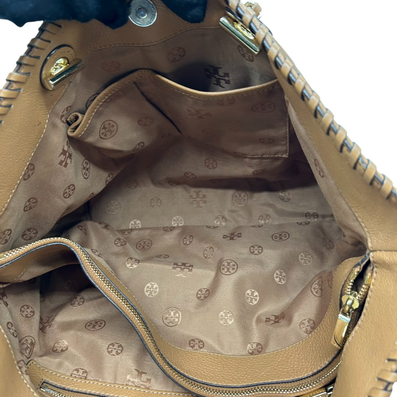 美品 トリーバーチ TORY BURCH マリオン Marion トートバッグ チェーン レザー 本革 シュリンクレザー ベージュ キャメル 編み込み ステッチ A4収納可 ワンショルダー ゴールド金具 ロゴ レディース 通勤 通学 鞄 カバン s61