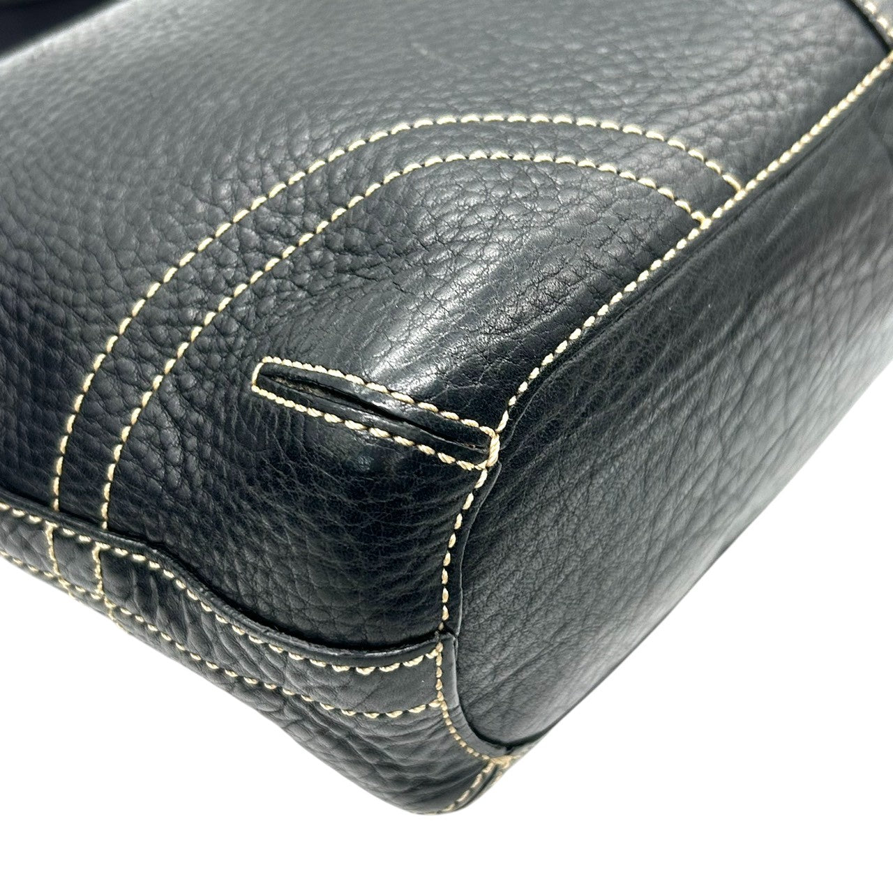 美品 コーチ COACH レガシー 10559 ショルダーバッグ 斜め掛け可 レザー 本革 ブラック 黒 ホワイトステッチ タッセル フリンジ ブラス 真鍮 アンティークゴールド レディース 肩掛け カジュアル シンプル 上品 鞄 カバン 通勤 通学 V