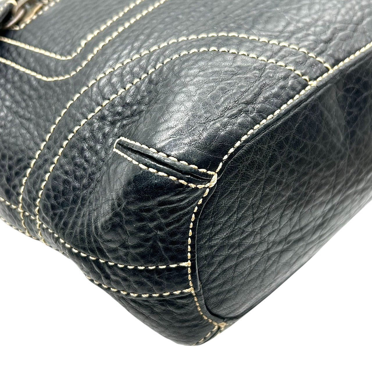 美品 コーチ COACH レガシー 10559 ショルダーバッグ 斜め掛け可 レザー 本革 ブラック 黒 ホワイトステッチ タッセル フリンジ ブラス 真鍮 アンティークゴールド レディース 肩掛け カジュアル シンプル 上品 鞄 カバン 通勤 通学 V