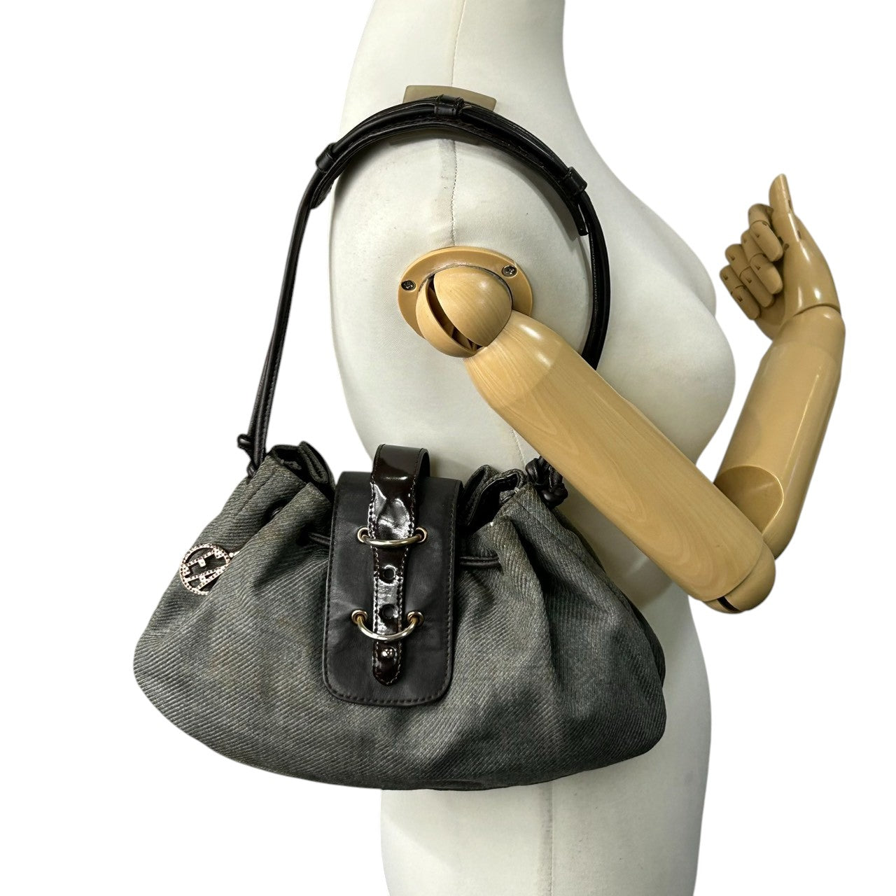 美品 エンポリオアルマーニ EMPORIO ARMANI ショルダーバッグ ハンドバッグ デニム キャンバス レザー 本革 グレー ダークブラウン ロゴチャーム イーグル ギャザー イタリア製 レディース 肩掛け 鞄 カバン カジュアル s88