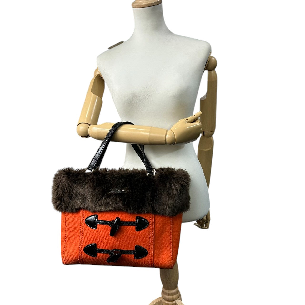 美品 ケイトスペード kate spade ハンドバッグ トートバッグ ダッフルコート風 トグルボタン ファー キャンバス オレンジ ブラウン 茶色 自立可 レディース 秋冬 お出かけ デート カジュアル 個性的 保存袋付 s78