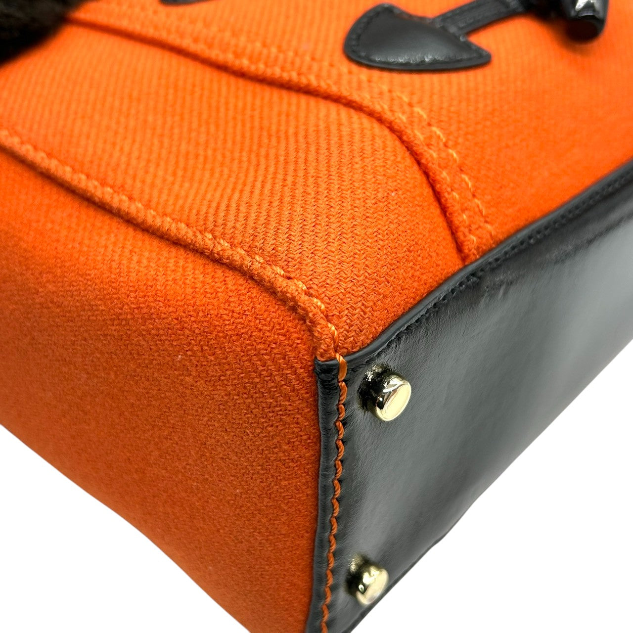 美品 ケイトスペード kate spade ハンドバッグ トートバッグ ダッフルコート風 トグルボタン ファー キャンバス オレンジ ブラウン 茶色 自立可 レディース 秋冬 お出かけ デート カジュアル 個性的 保存袋付 s78