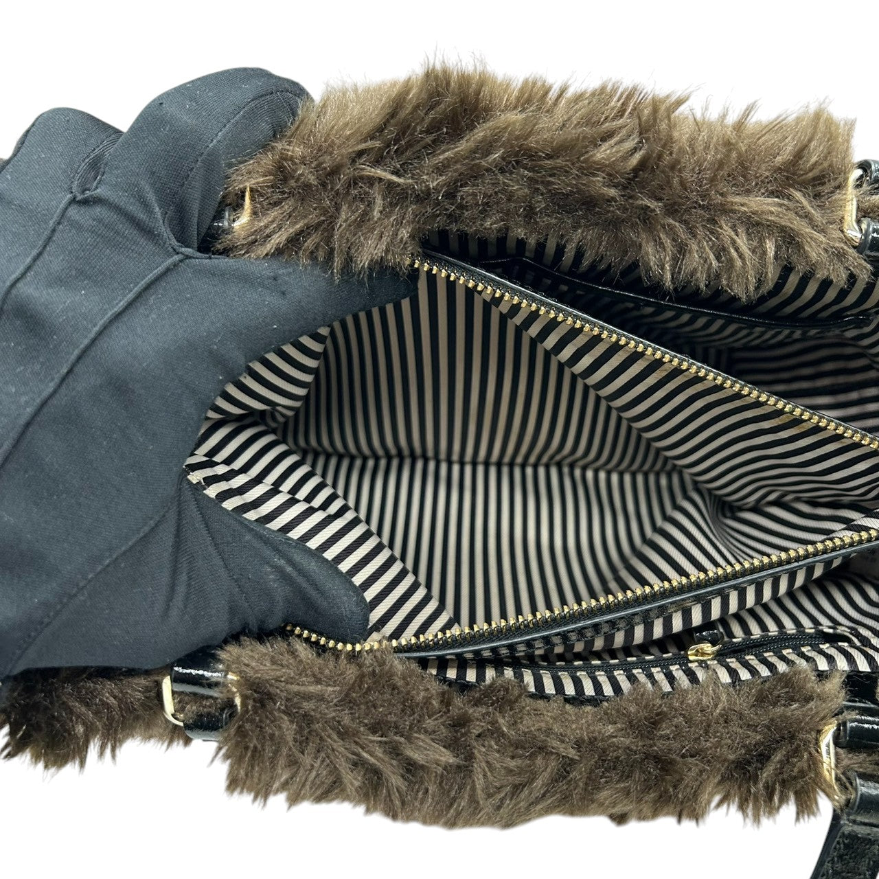 美品 ケイトスペード kate spade ハンドバッグ トートバッグ ダッフルコート風 トグルボタン ファー キャンバス オレンジ ブラウン 茶色 自立可 レディース 秋冬 お出かけ デート カジュアル 個性的 保存袋付 s78